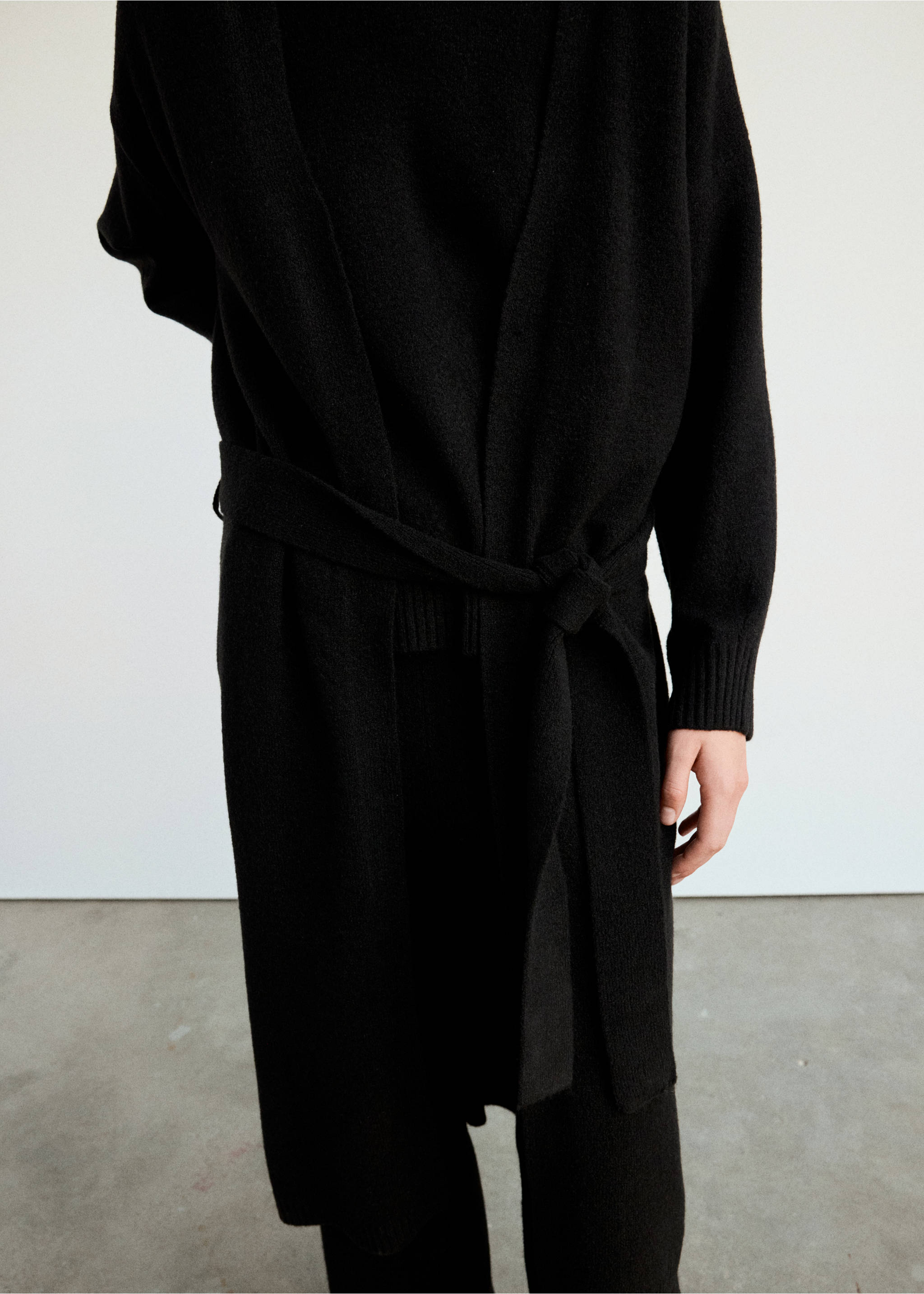 Long knitted robe - Medium plane, Black. Ref: 37081439-00.