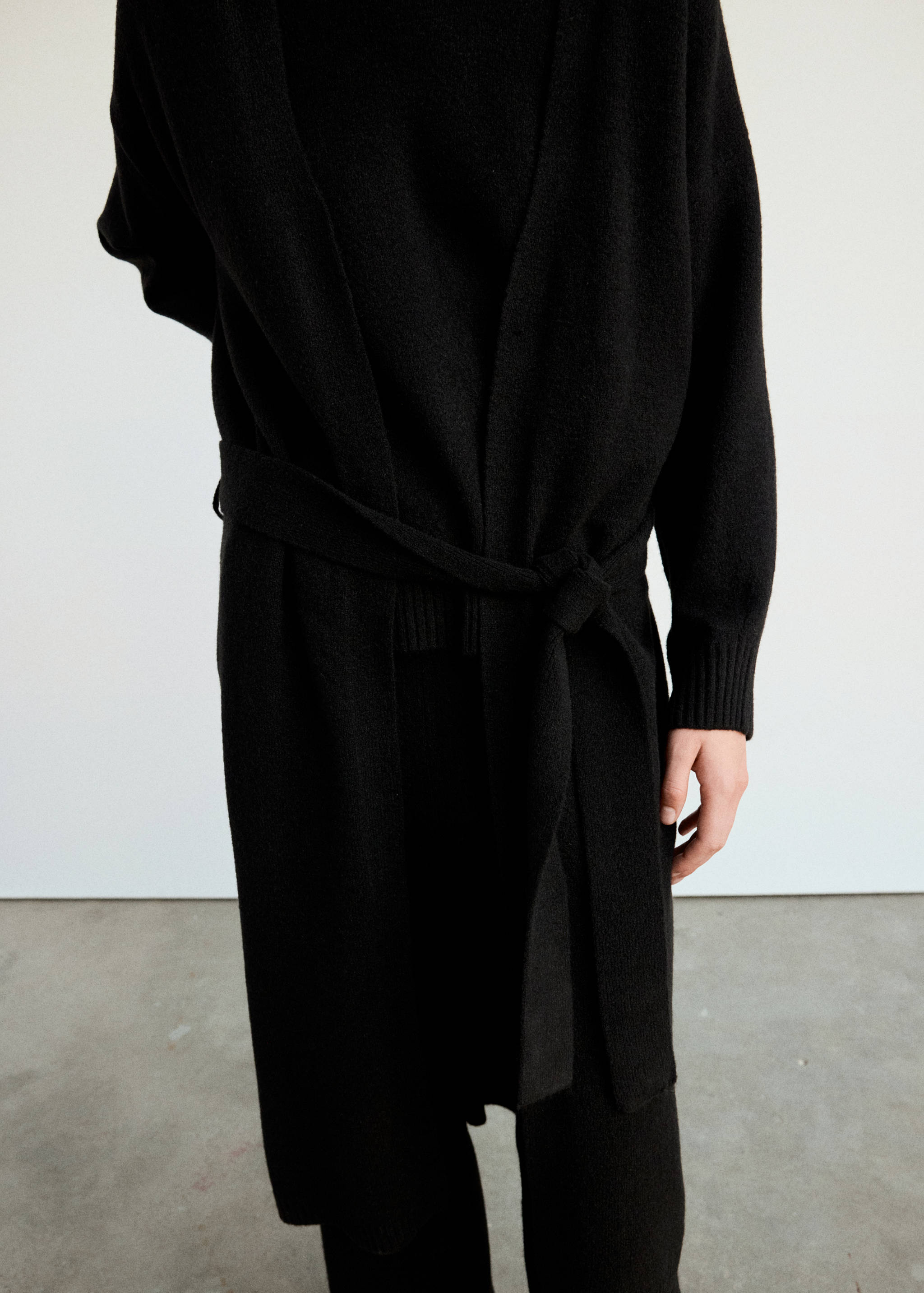 Robe de chambre longue en tricot - Plan moyen
