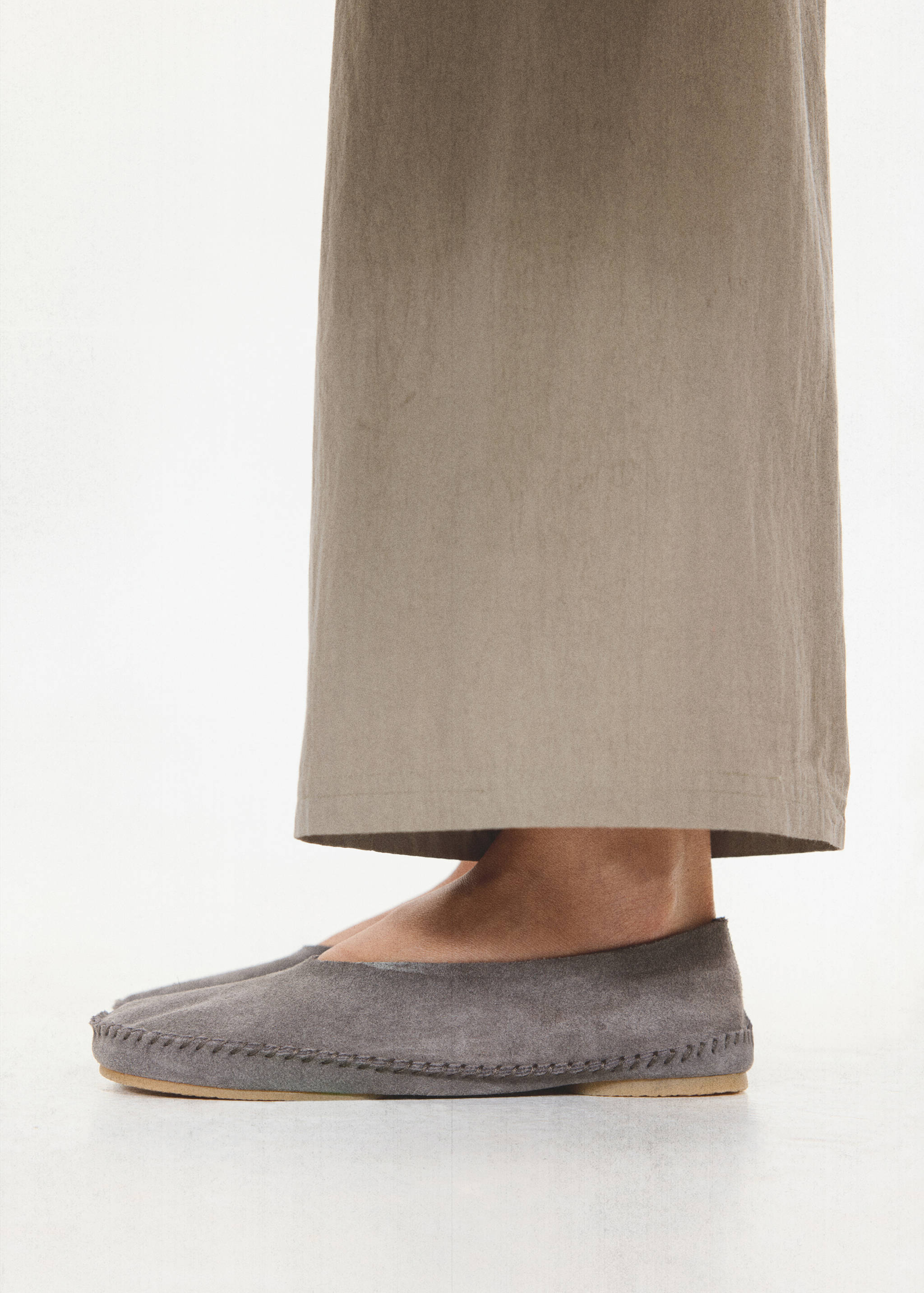 Wildleder-Schuh mit Nahtdetails - Allgemeine Ansicht