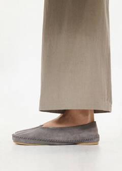 Suede shoe with seam detail — Grey 1