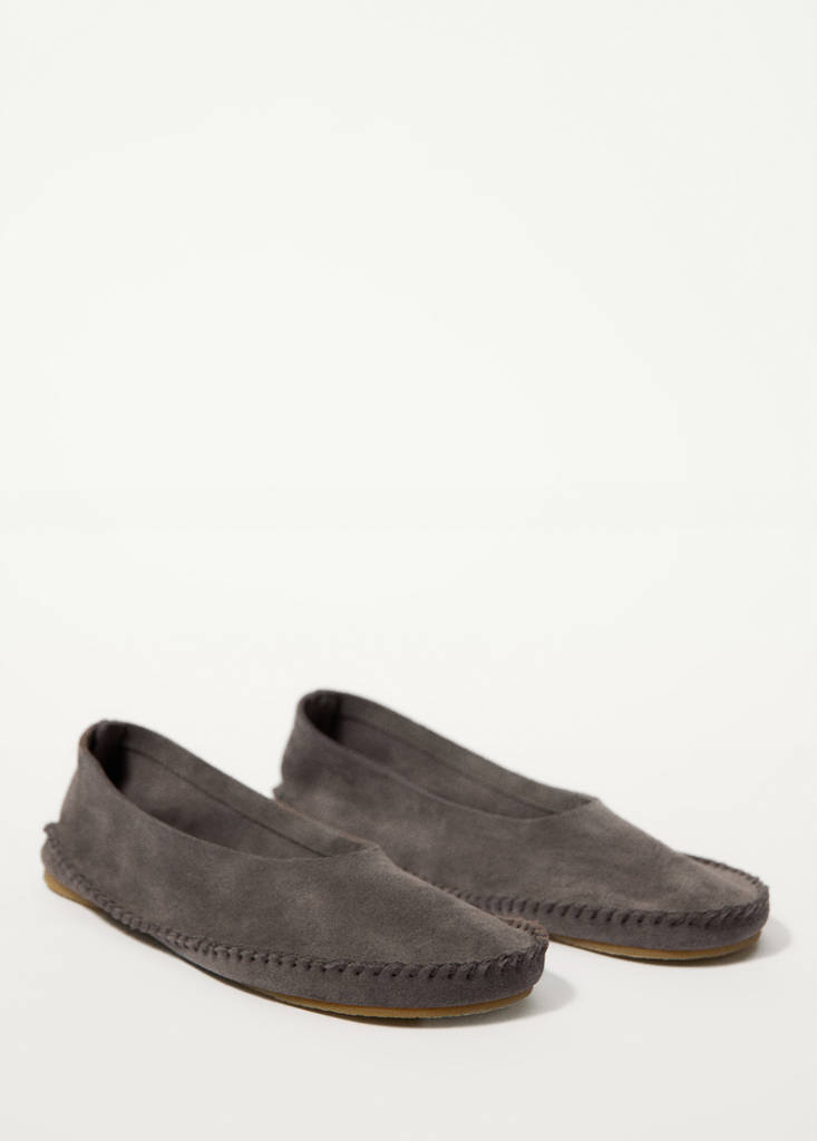 Suede shoe with seam detail — Grey