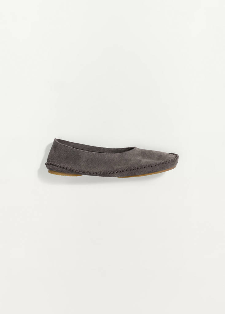 Suede shoe with seam detail — Grey