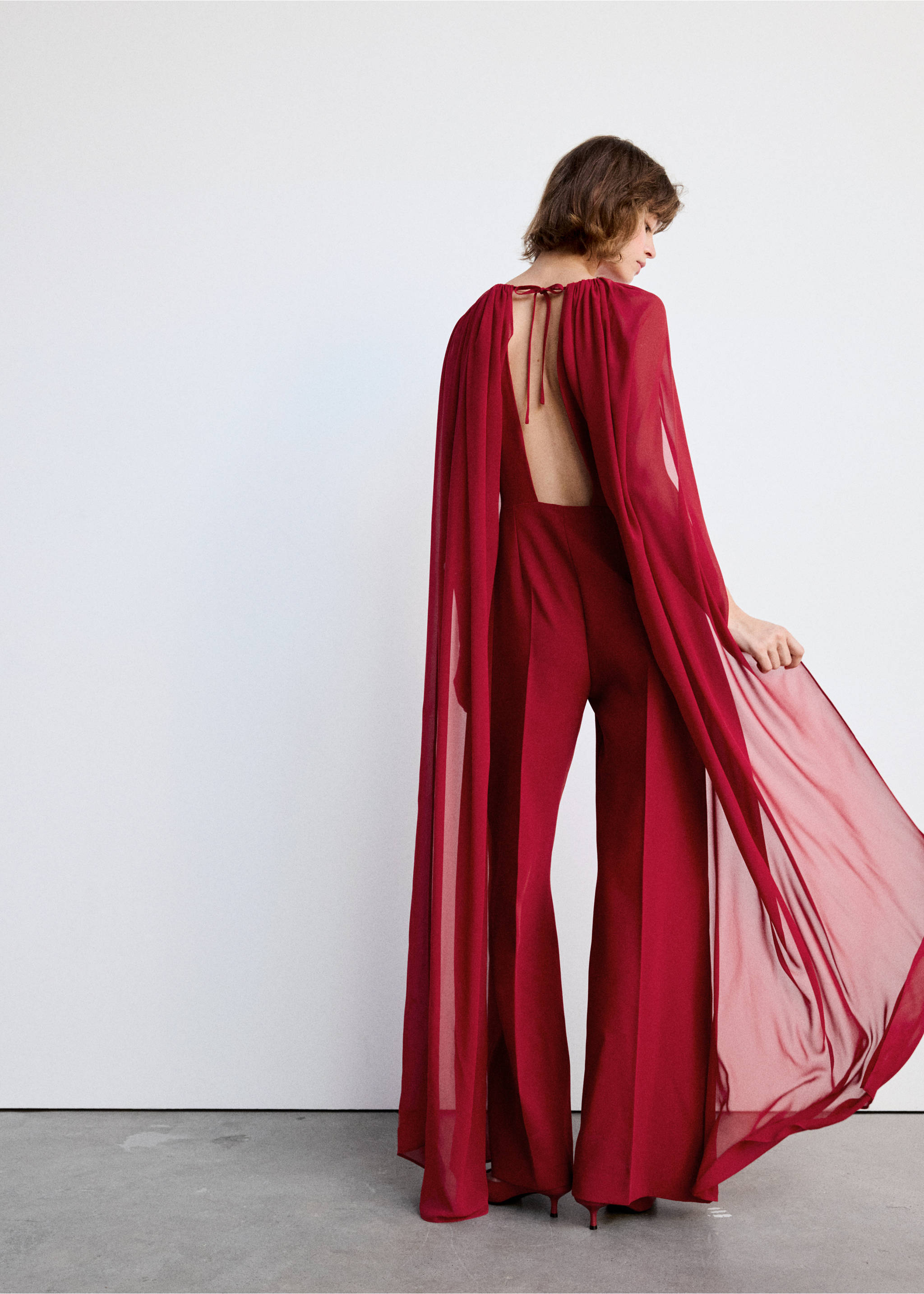 Combinaison cape avec ouvertures - Verso de l’article, Rouge. Ref: 37081450-01.