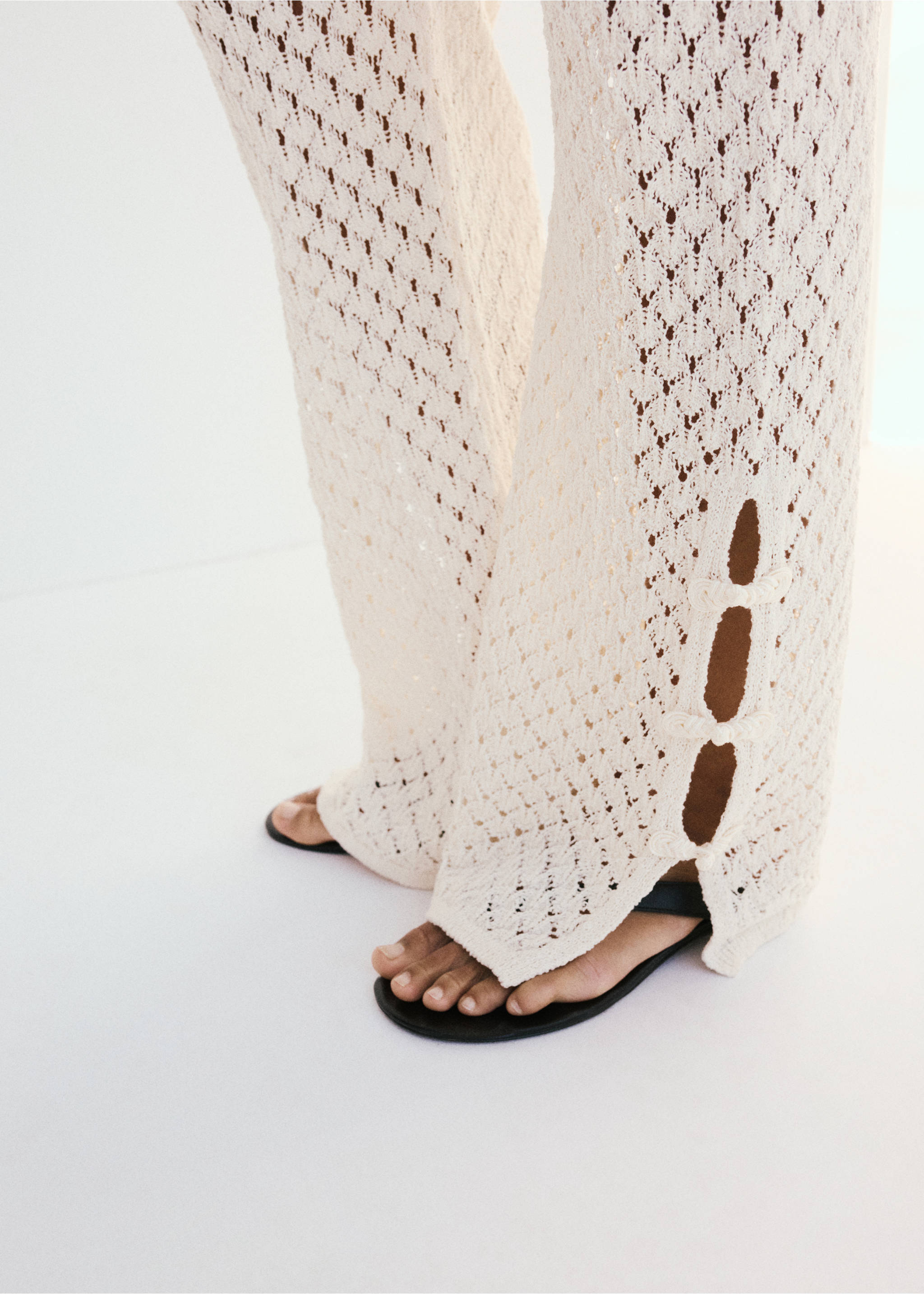 Openwork knitted trousers - Details of the article 3, Ecru. Ref: 37081454-00.