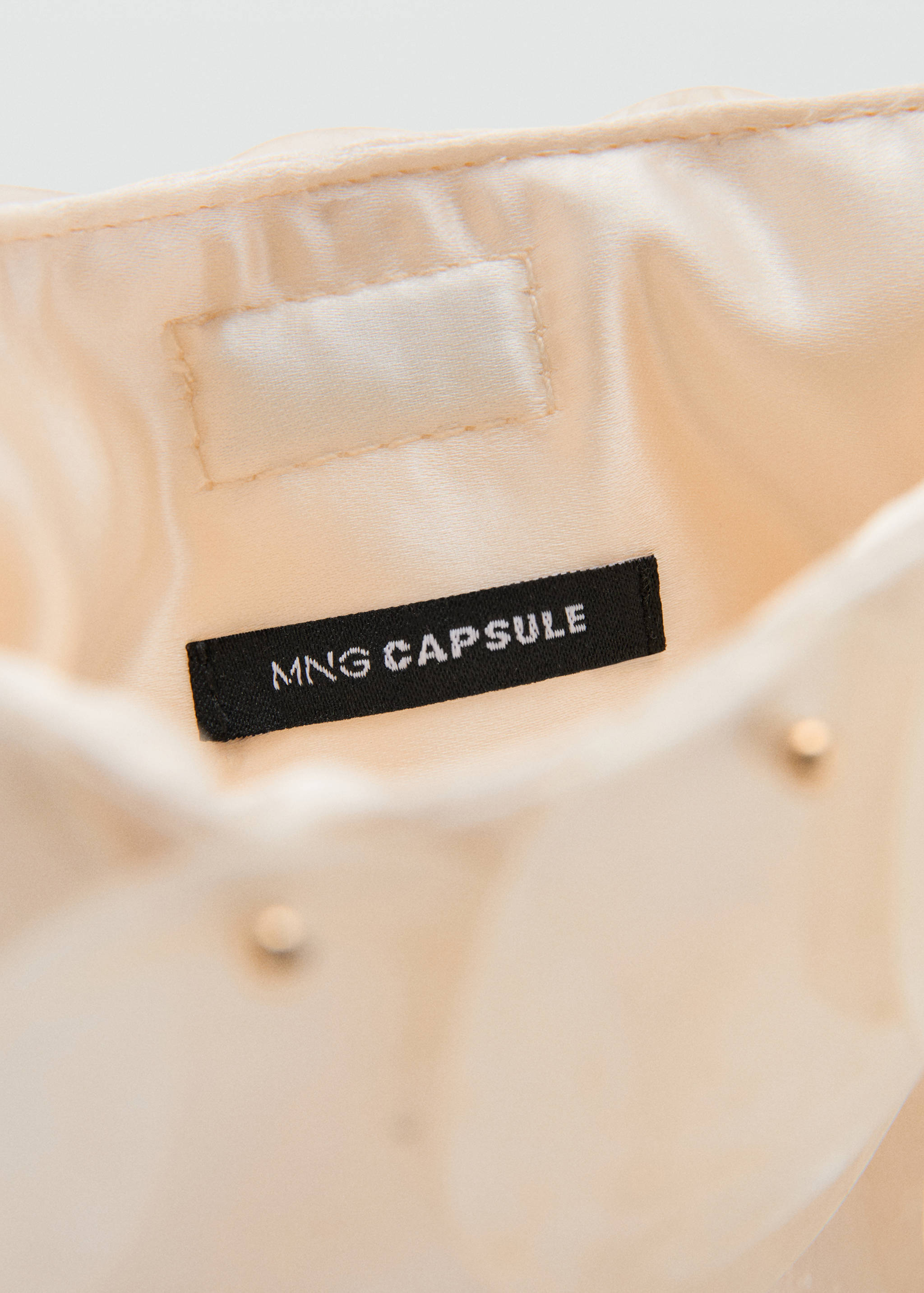 Carteira de mão com conchas - Pormenor do artigo 4