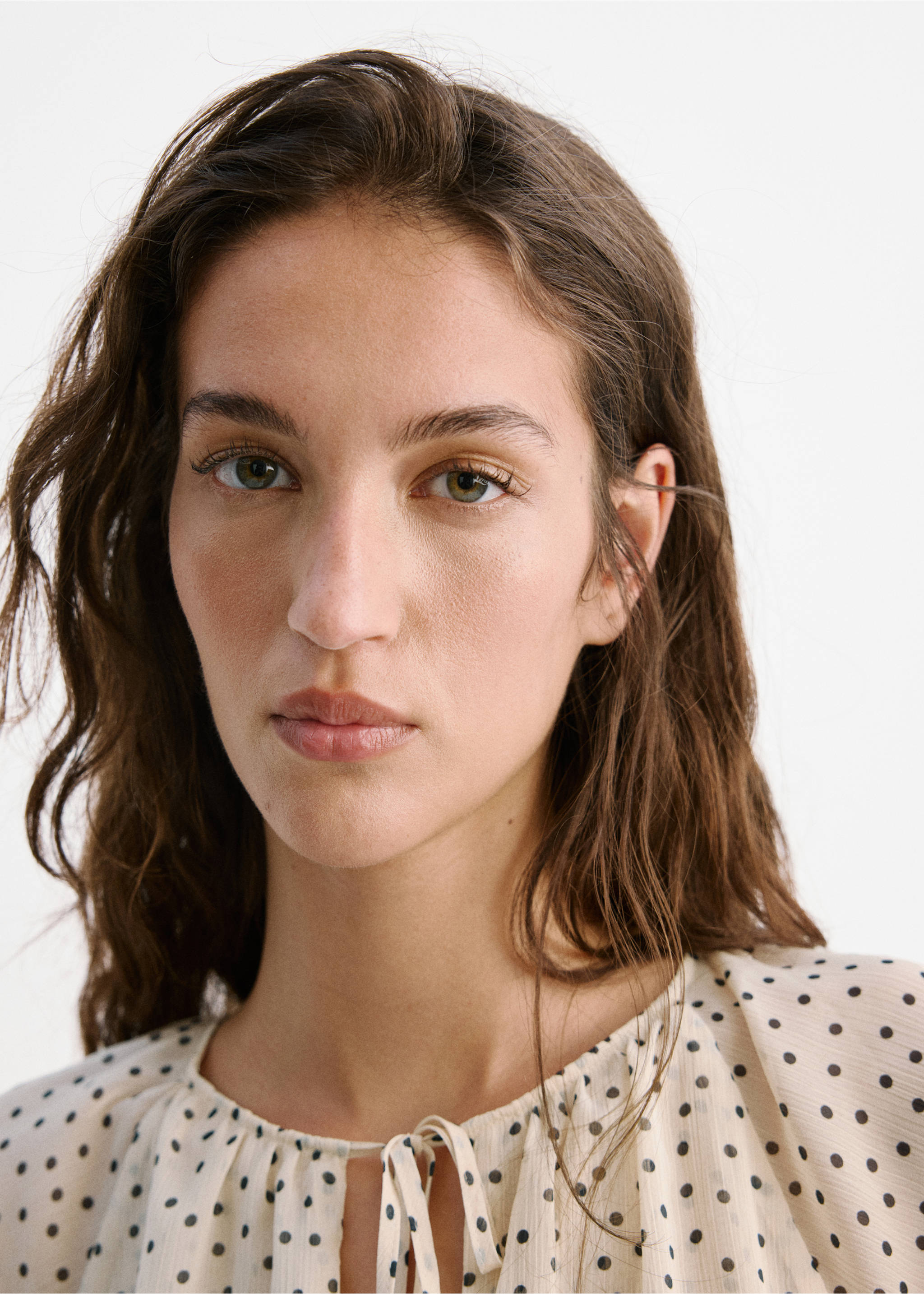 Bow polka-dot blouse - Details of the article 1, Off White. Ref: 37081467-00.