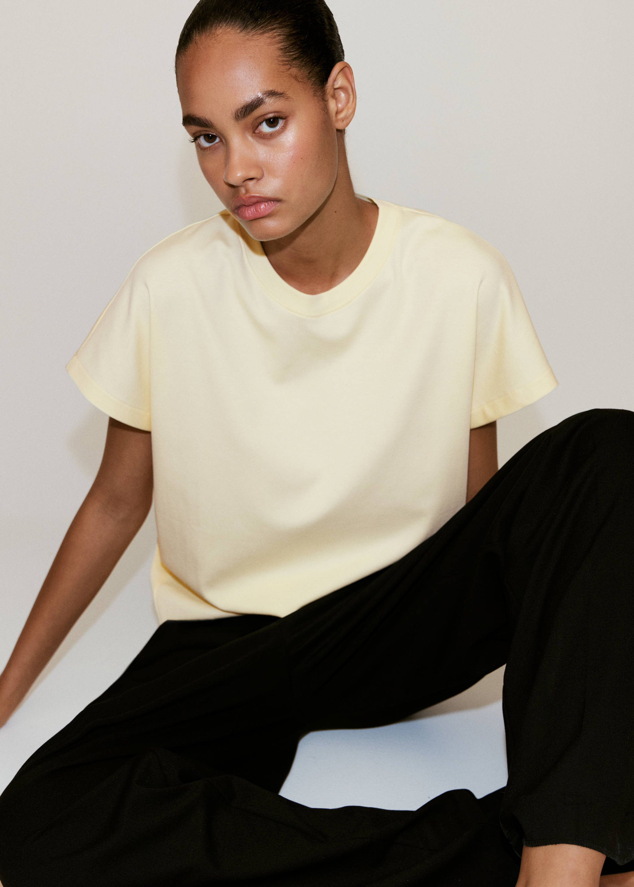 Short-sleeved cotton t-shirt - Details of the article 1