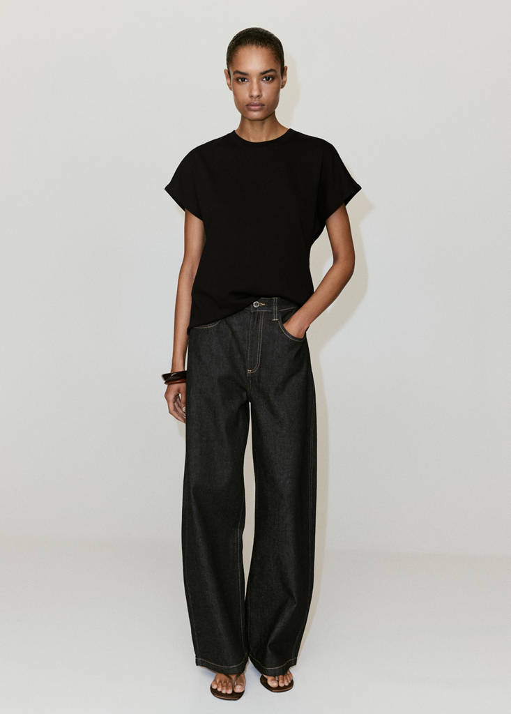 Short-sleeved cotton t-shirt — Black