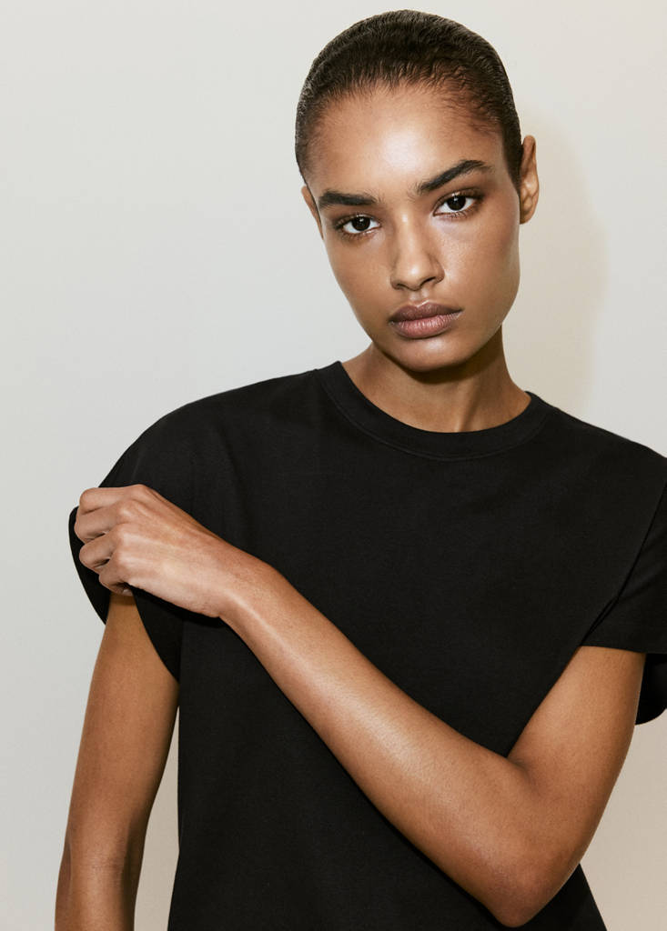 Short-sleeved cotton t-shirt — Black