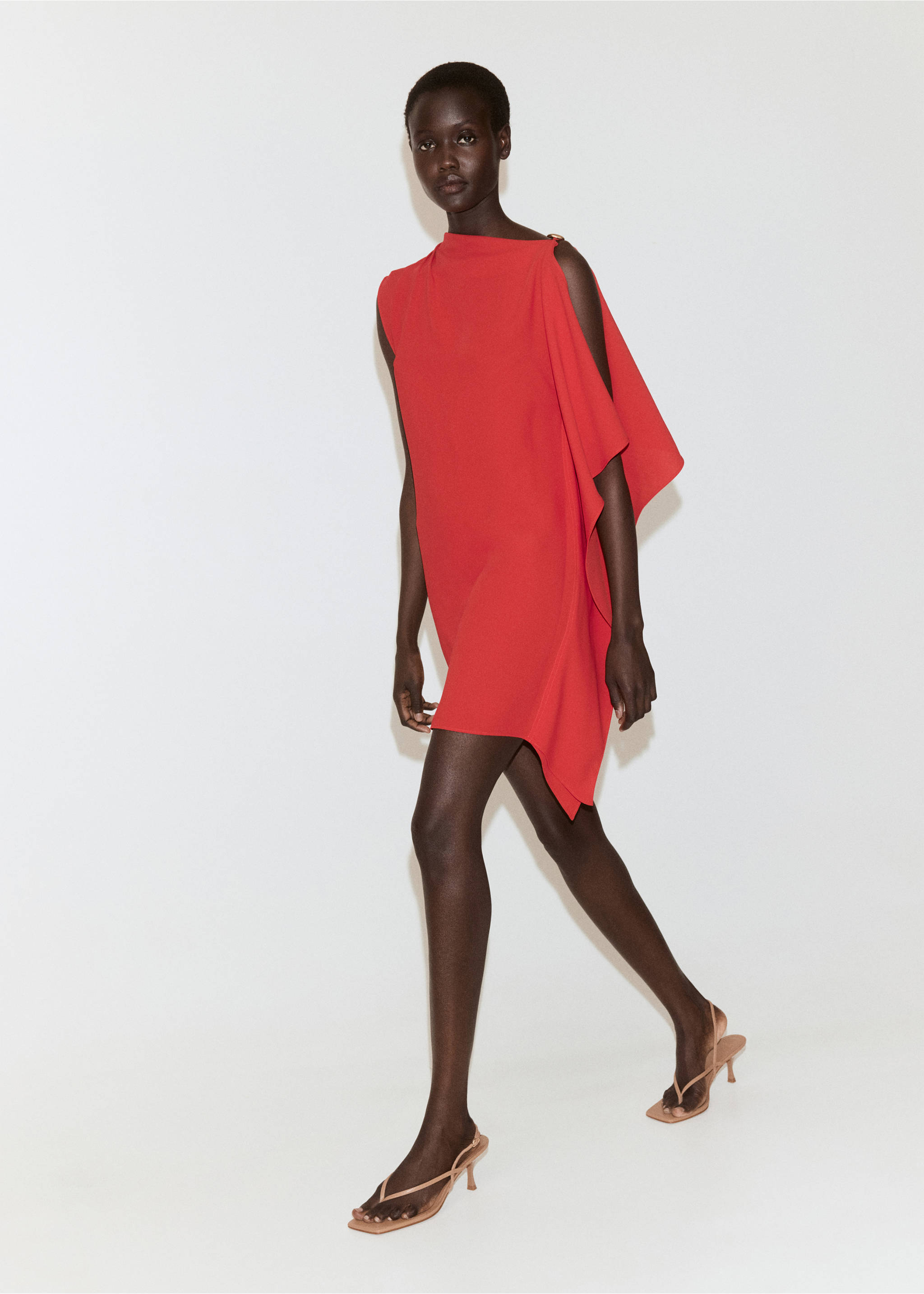 Robe à col asymétrique avec détail métallique - Détail de l'article 2, Rouge. Ref: 37081481-00.