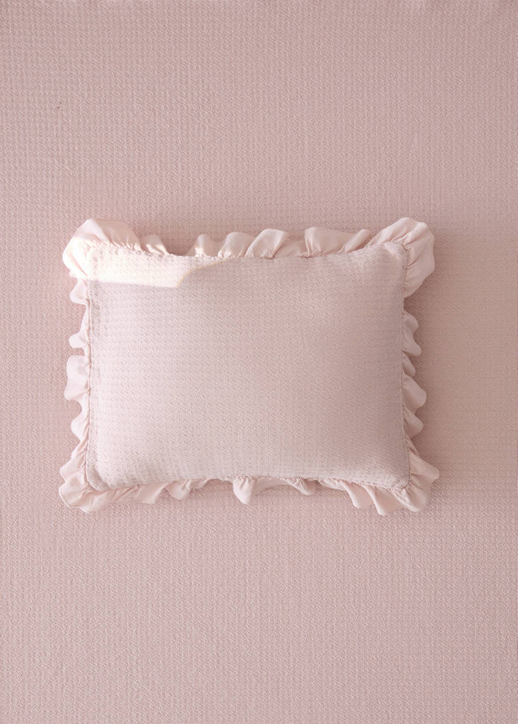 Mini cot cushion cover cotton jacquard ruffle 30x40 cm — Nude