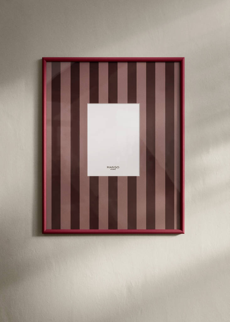 Large striped wooden photo frame — Maroon
