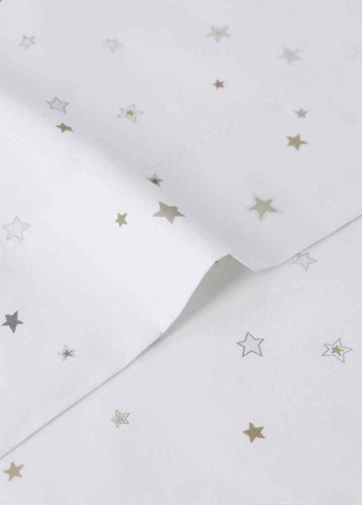 Reversible star print cotton mini cot bumper and pillow set — Sand