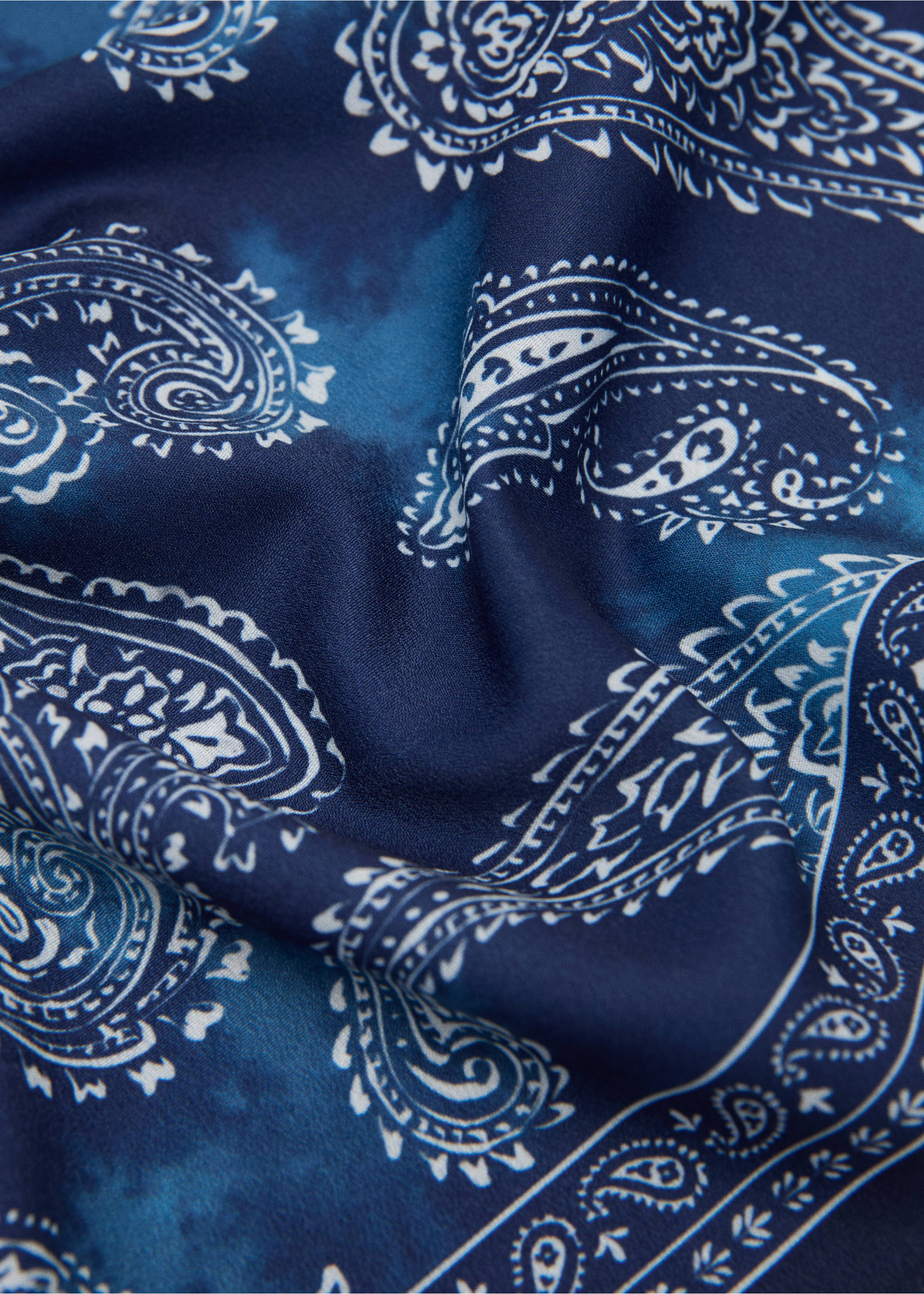 Triangular paisley bandana - Medium plane, Navy. Ref: 37081511-00.