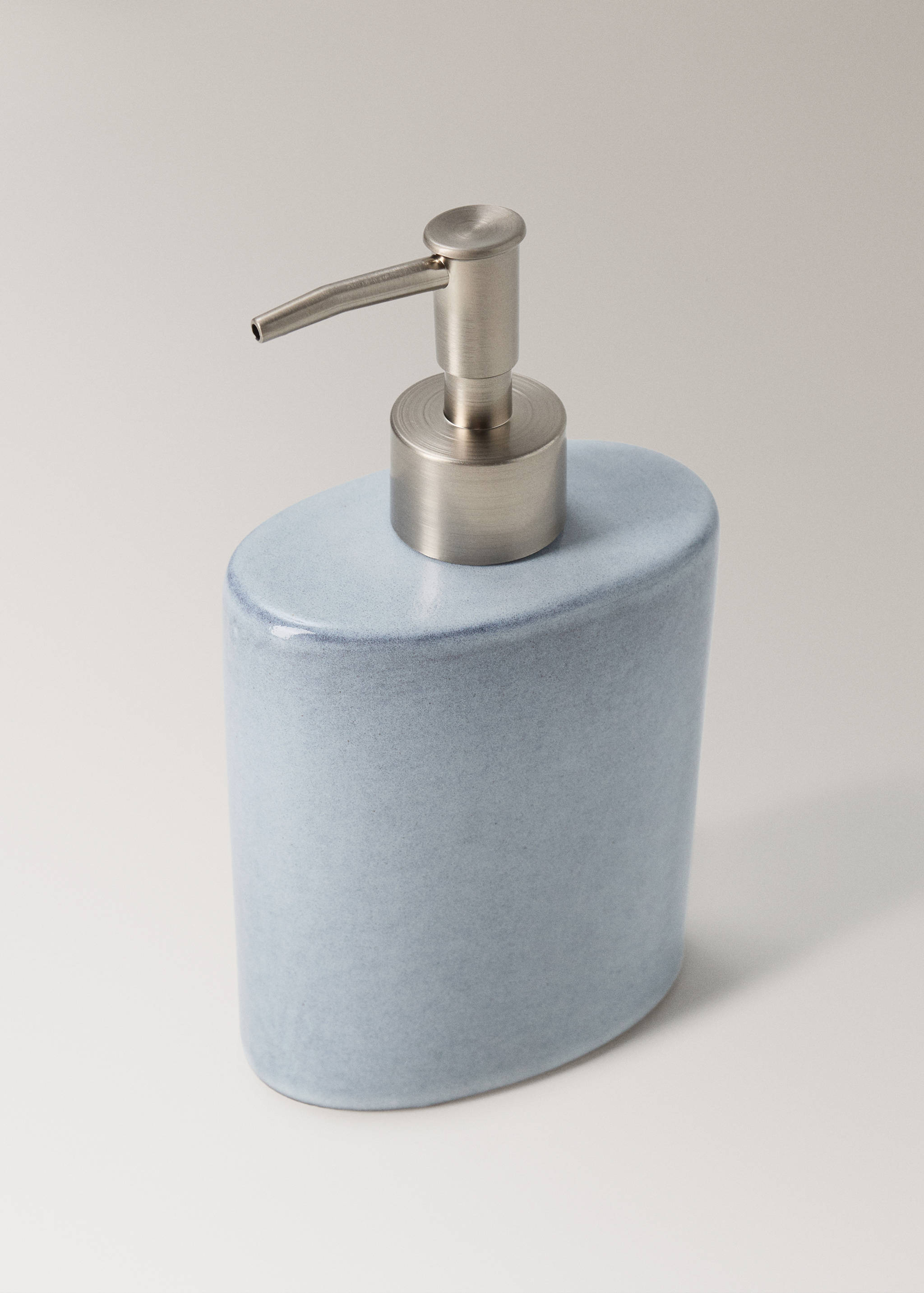 Oval ceramic soap dispenser - Details of the article 2