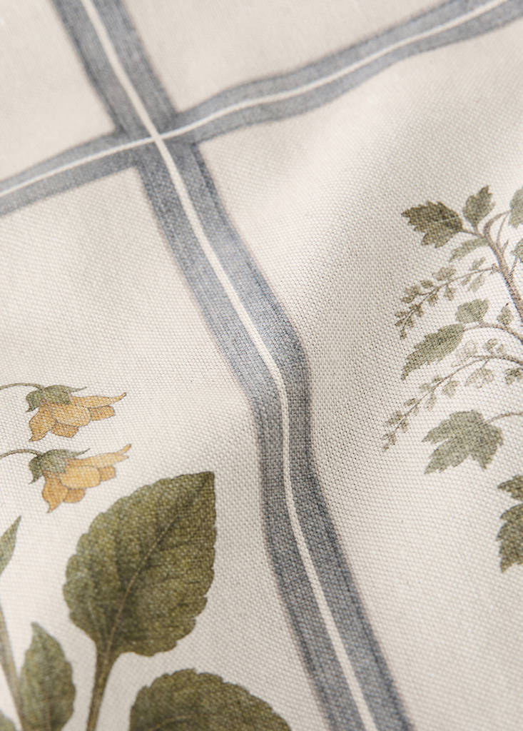 Herbarium print cotton tablecloth for 6 to 8 guests — Light/Pastel Brown