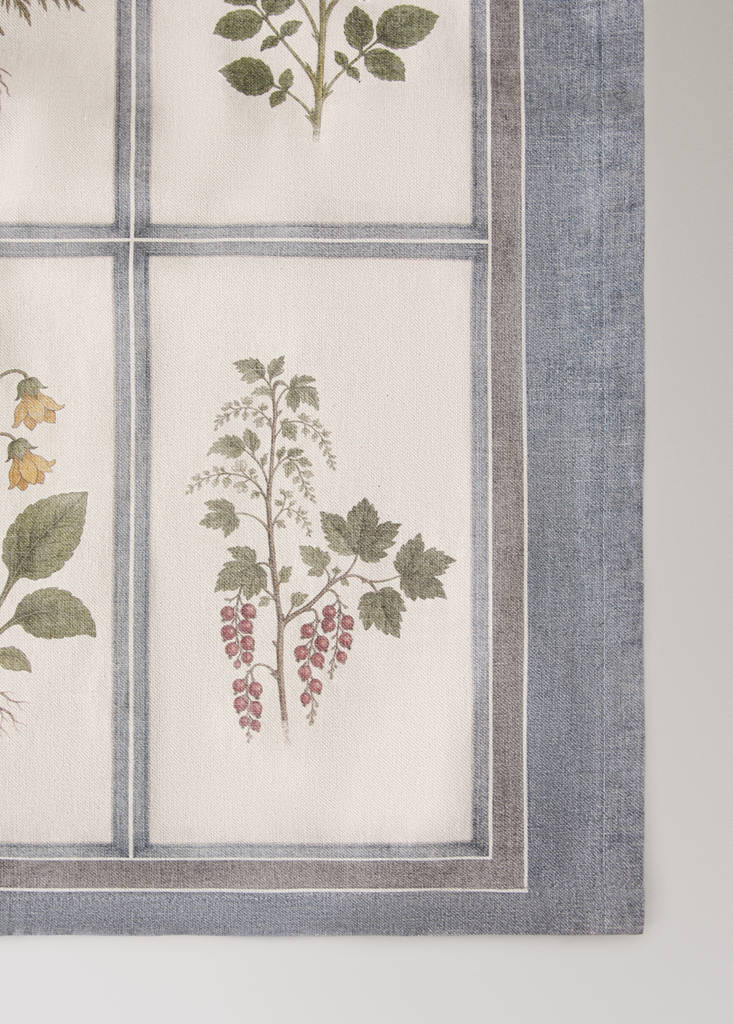 Herbarium print cotton tablecloth for 6 to 8 guests — Light/Pastel Brown