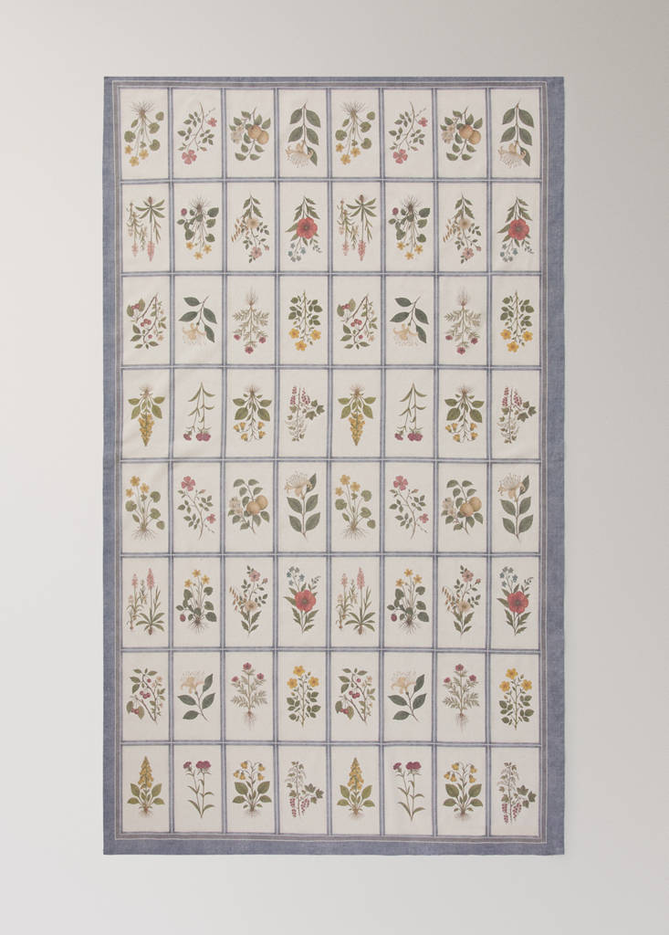Herbarium print cotton tablecloth for 6 to 8 guests — Light/Pastel Brown
