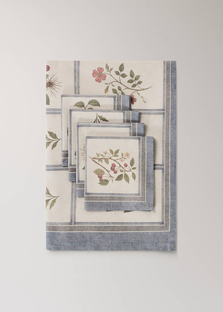 Herbarium print cotton tablecloth for 6 to 8 guests — Light/Pastel Brown
