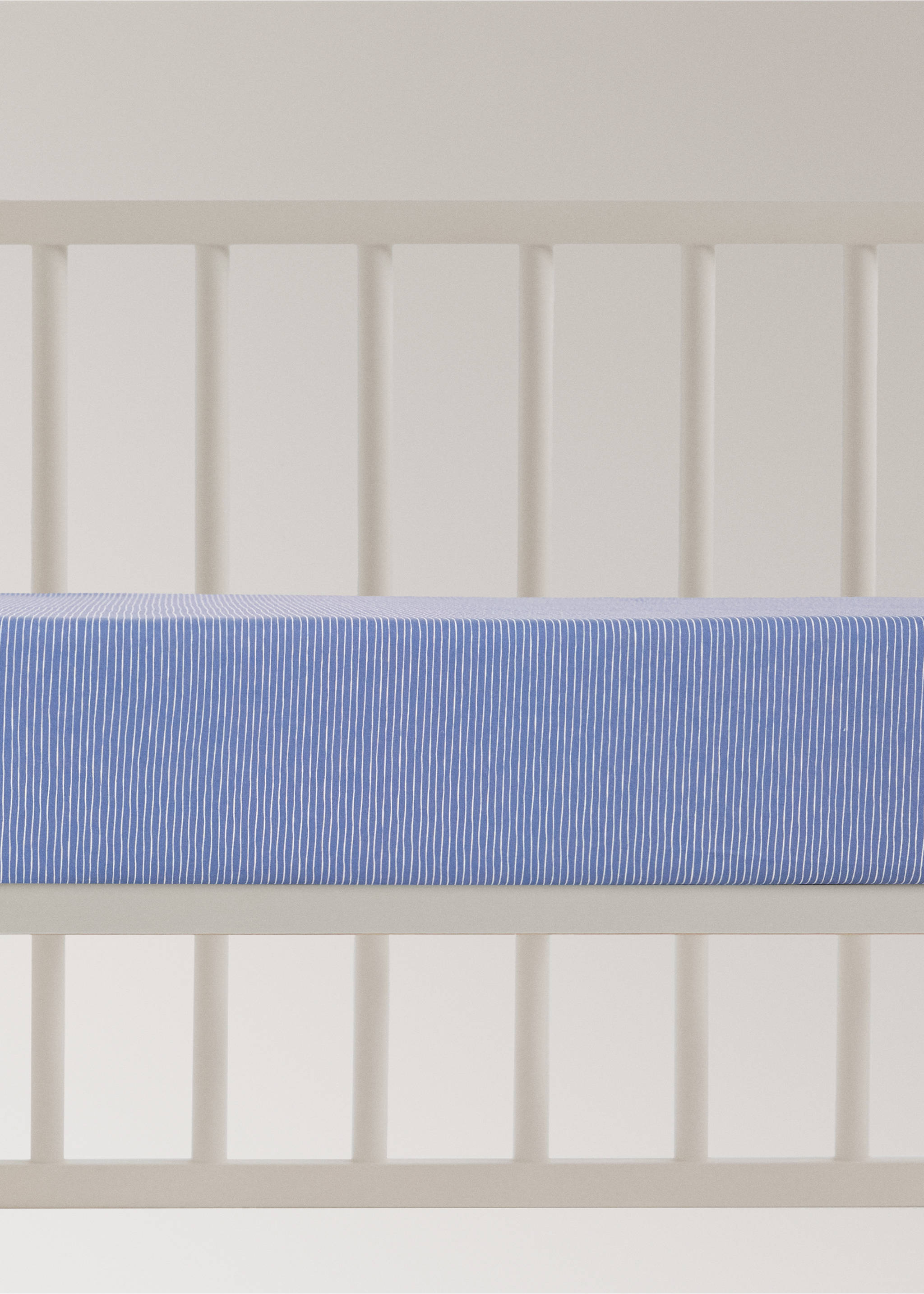 Cotton percale striped fitted sheet for cot - Article without model, Blue. Ref: 37081526-00.