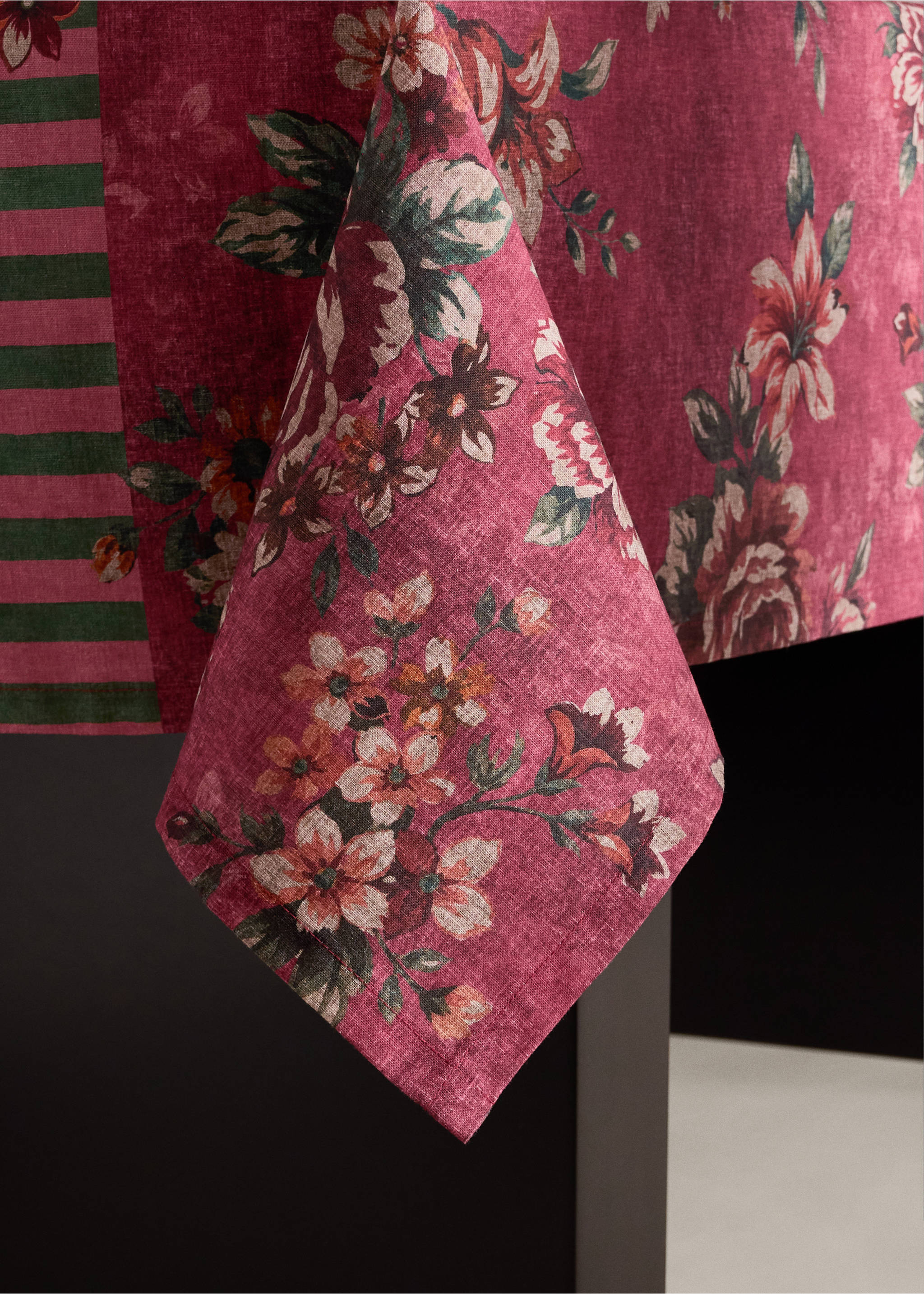 Mantel lino algodón estampado flor contraste raya 8 a 10 comensales - Detalle del artículo 8, Rosa. Ref: 37081530-00.
