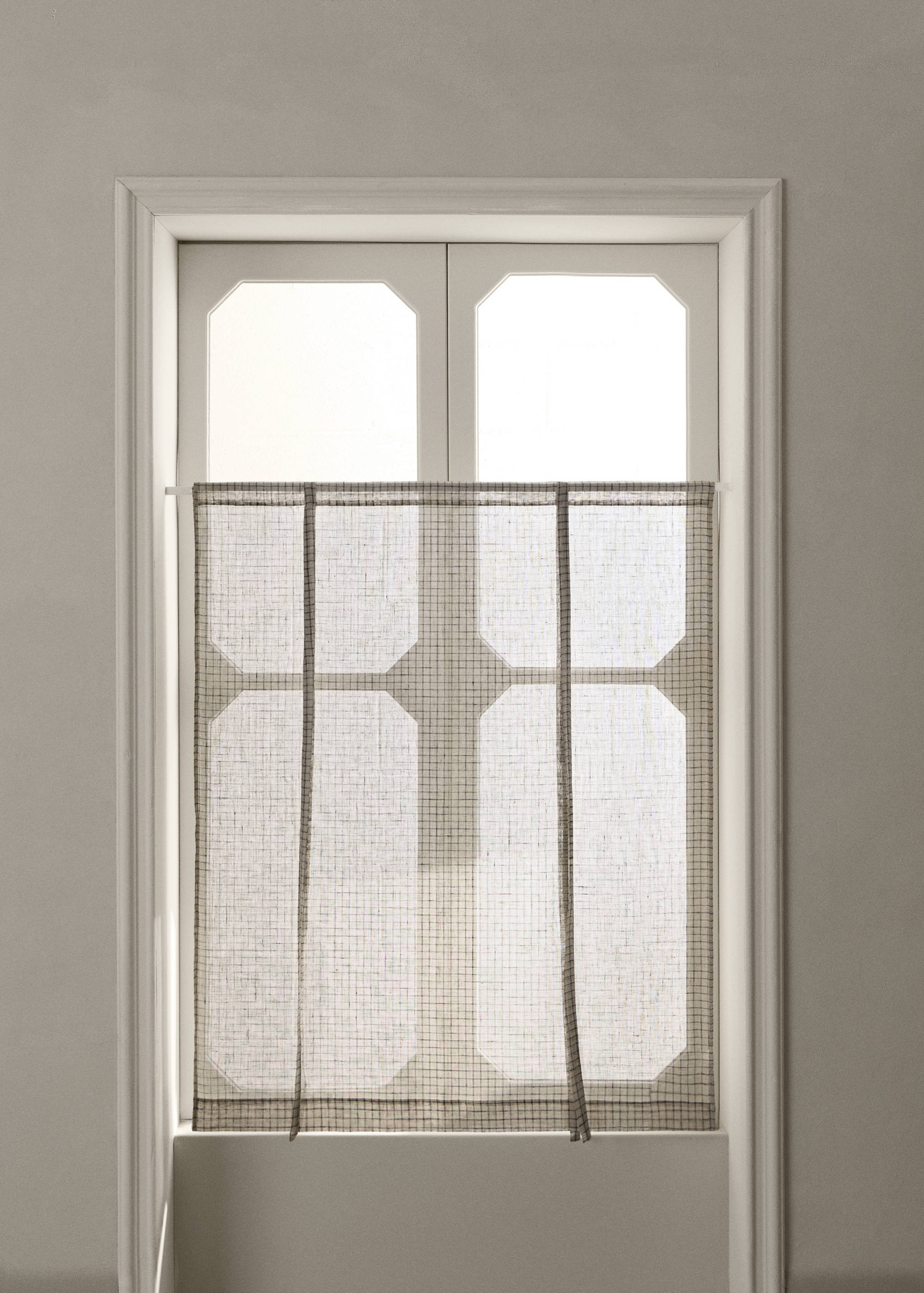 100% linen roller blind with low transparency - General plane