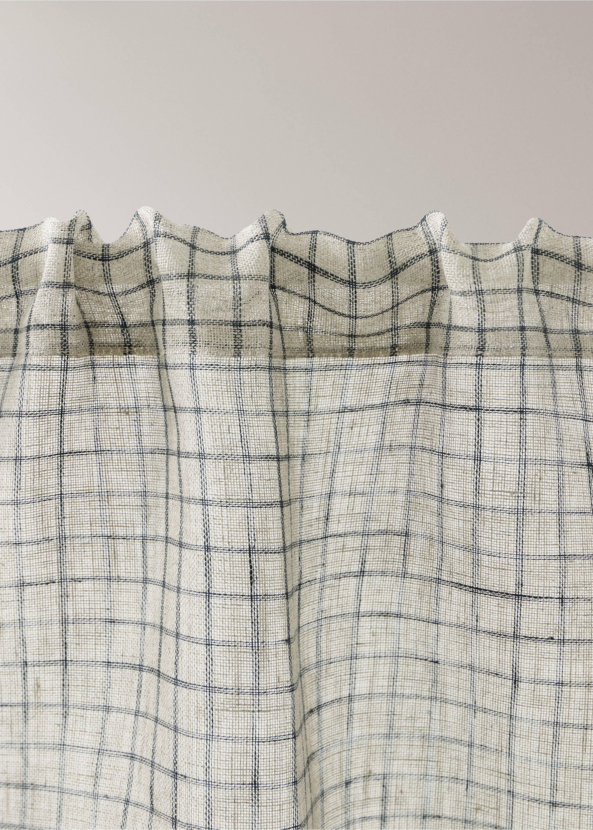 100% linen roller blind with low transparency - Details of the article 2, Beige. Ref: 37081535-00.