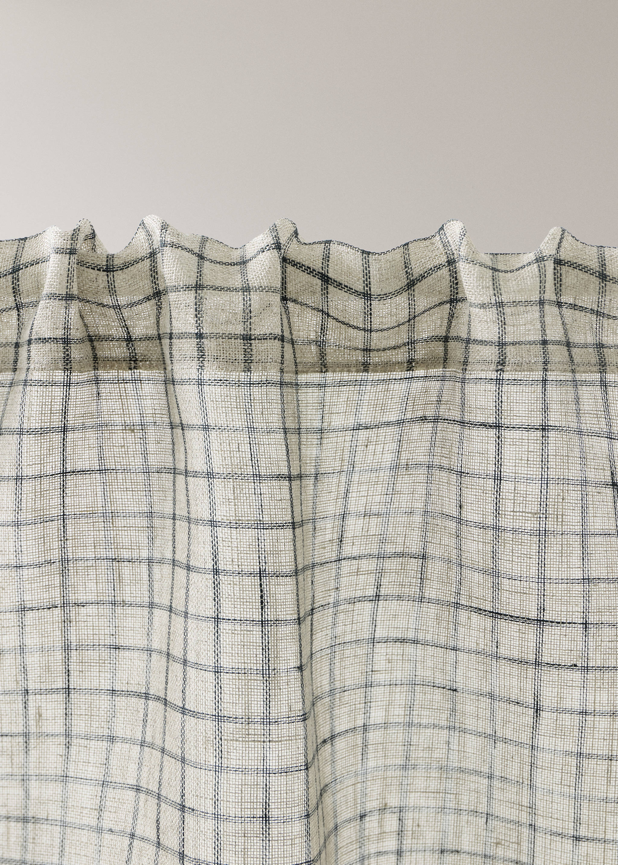 100% linen roller blind with low transparency - Details of the article 2