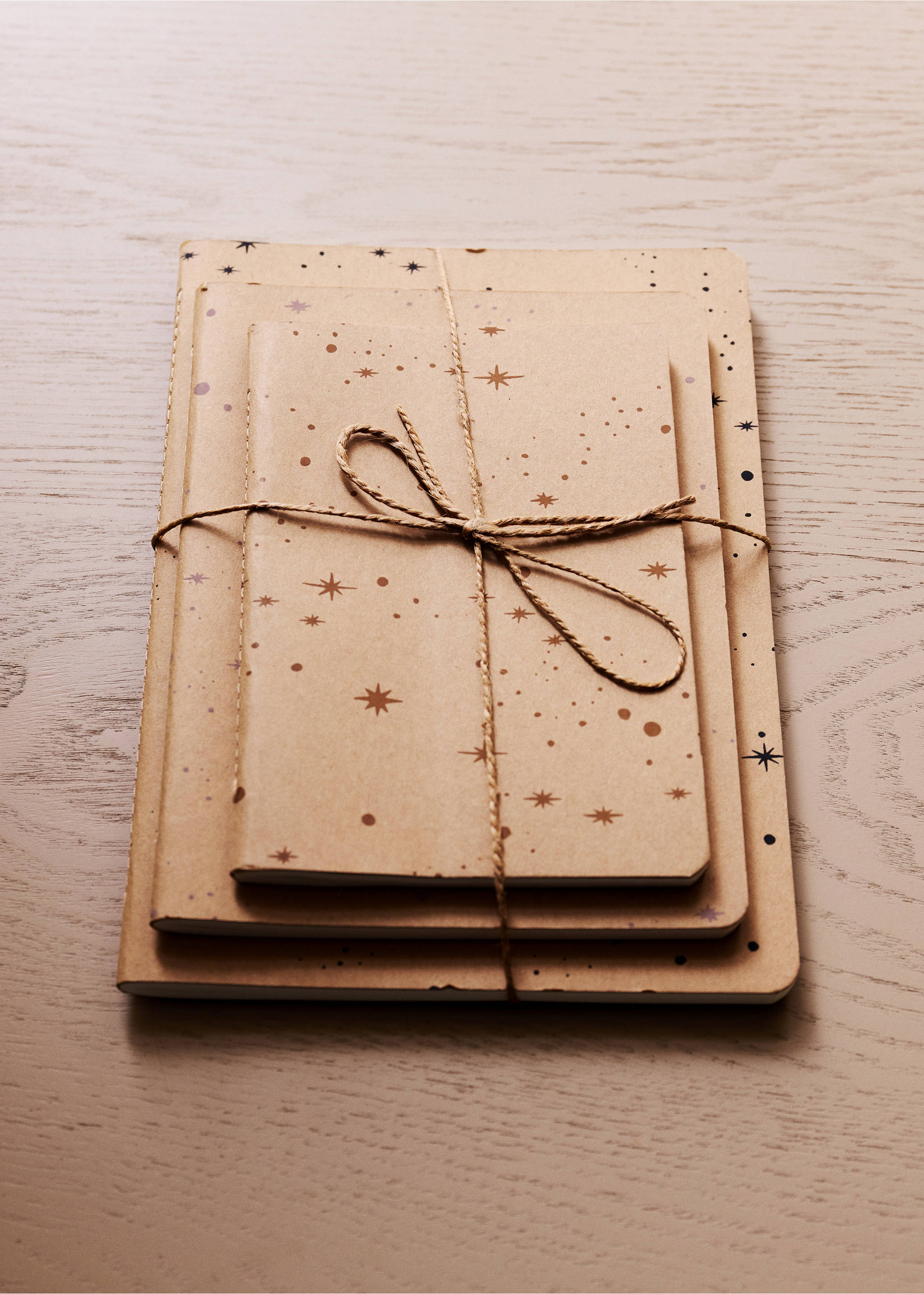 Star-printed paper notebook - General plane, Brown. Ref: 37081539-00.