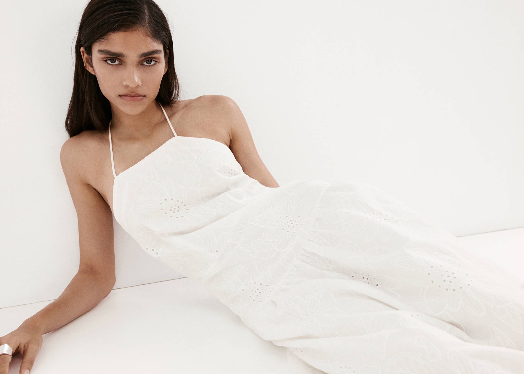 Halter dress with broderie anglaise - Panoramic plane
