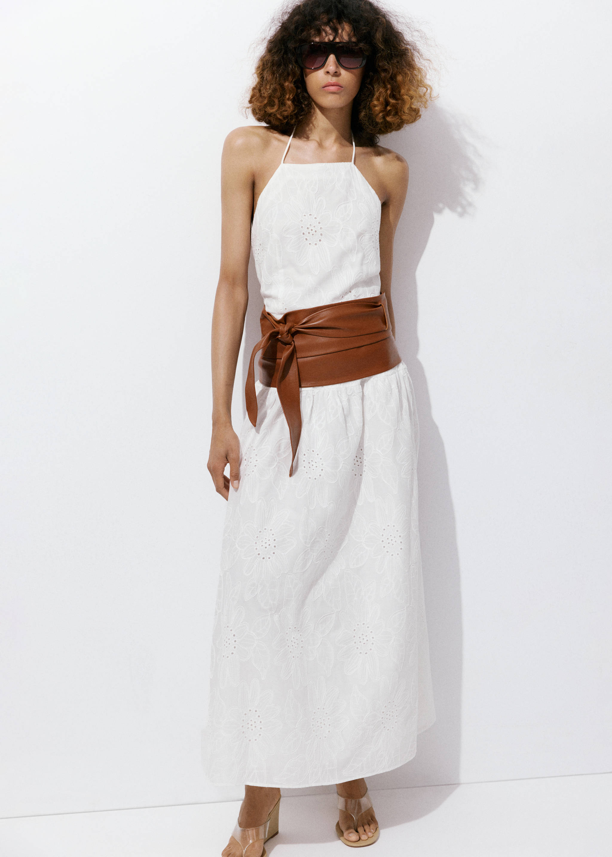 Halter dress with broderie anglaise - General plane