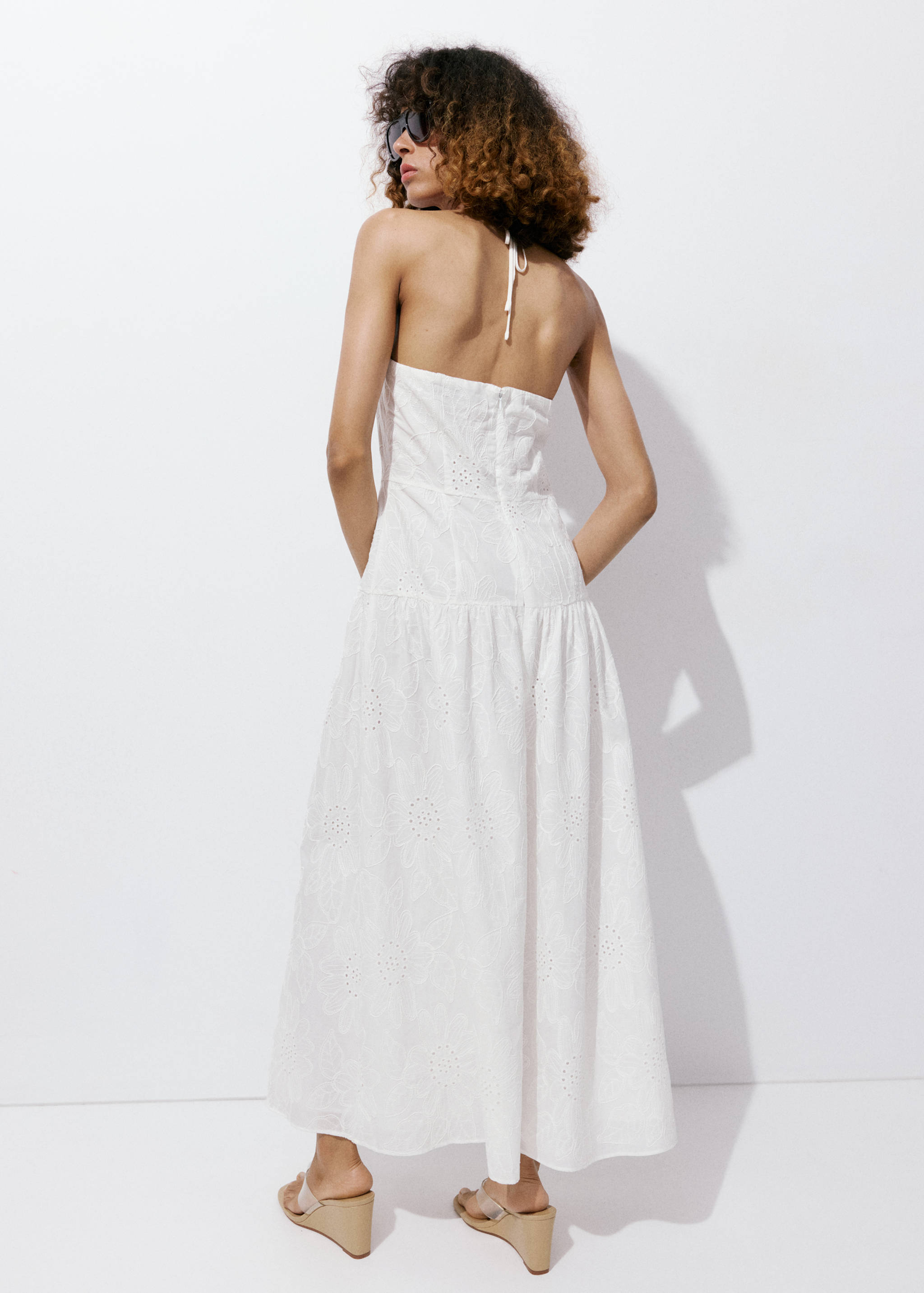 Halter dress with broderie anglaise - Reverse of the article