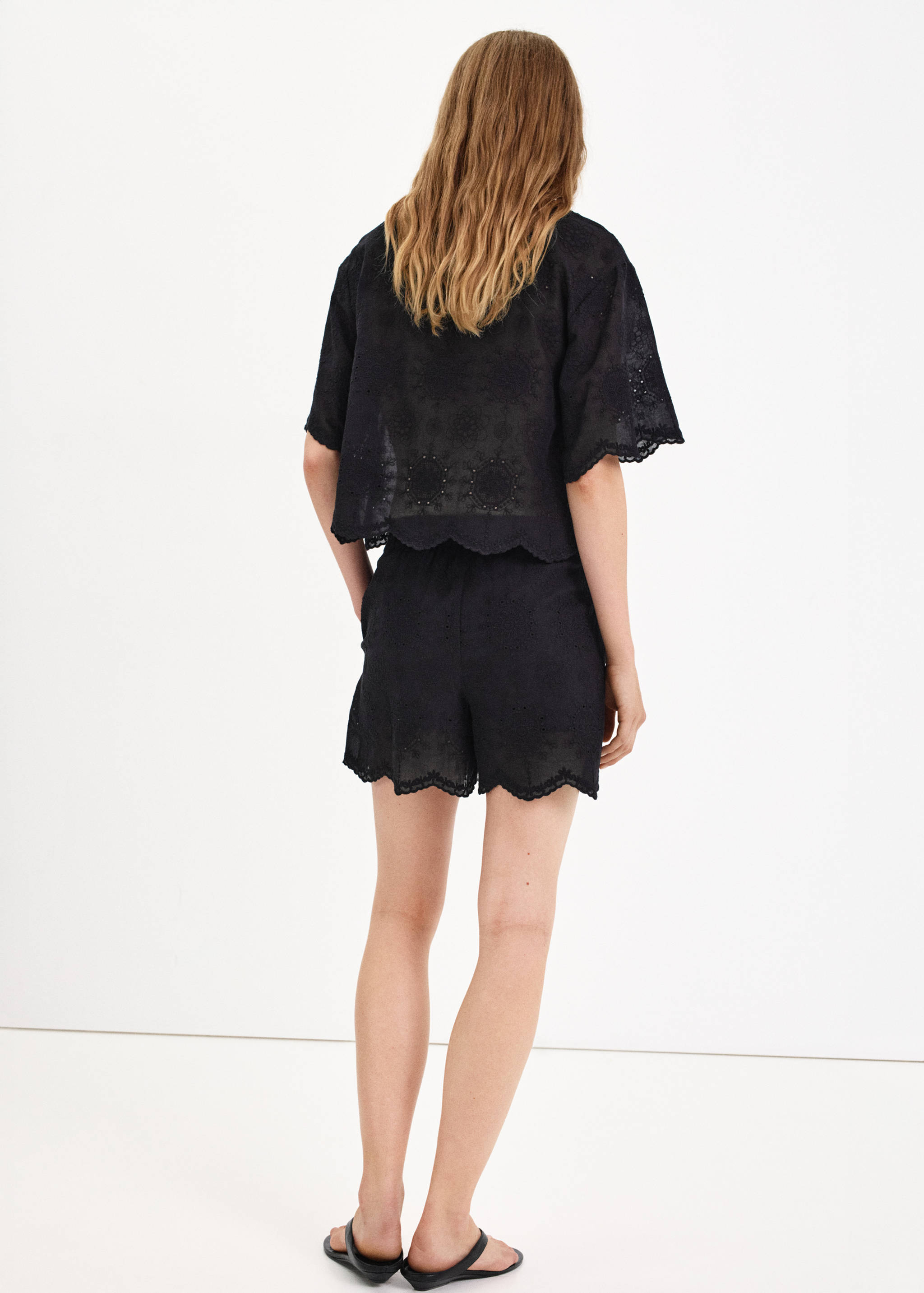 Broderie anglaise cotton shorts - Reverse of the article