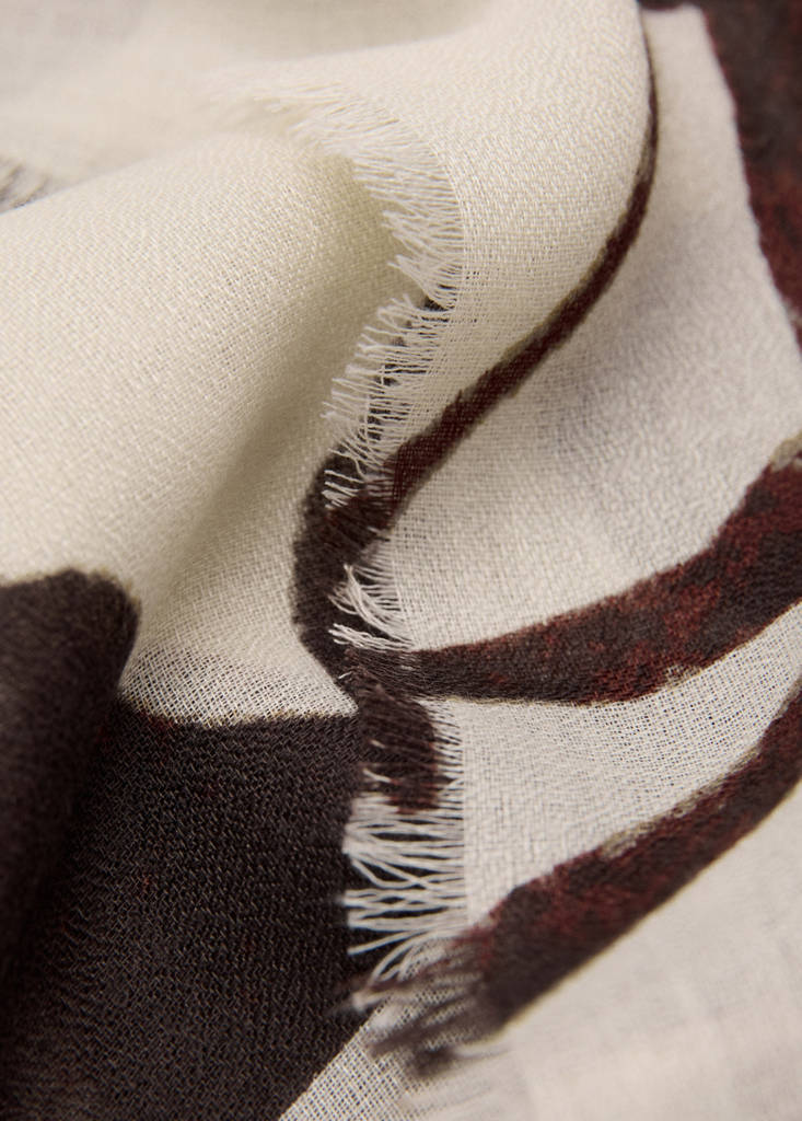 Printed scarf with frayed finishes — Chocolate