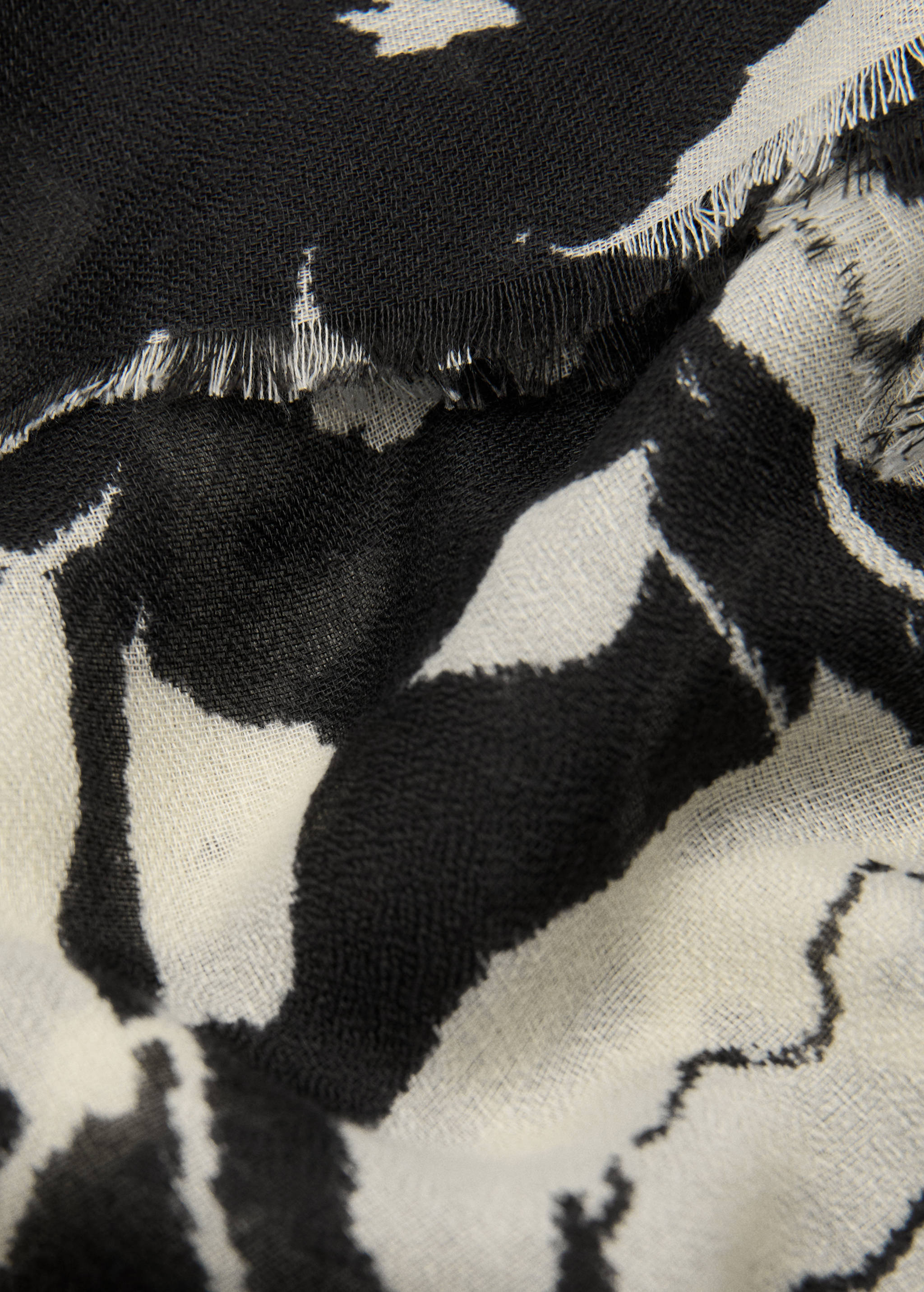 Printed scarf with frayed finishes - Medium plane