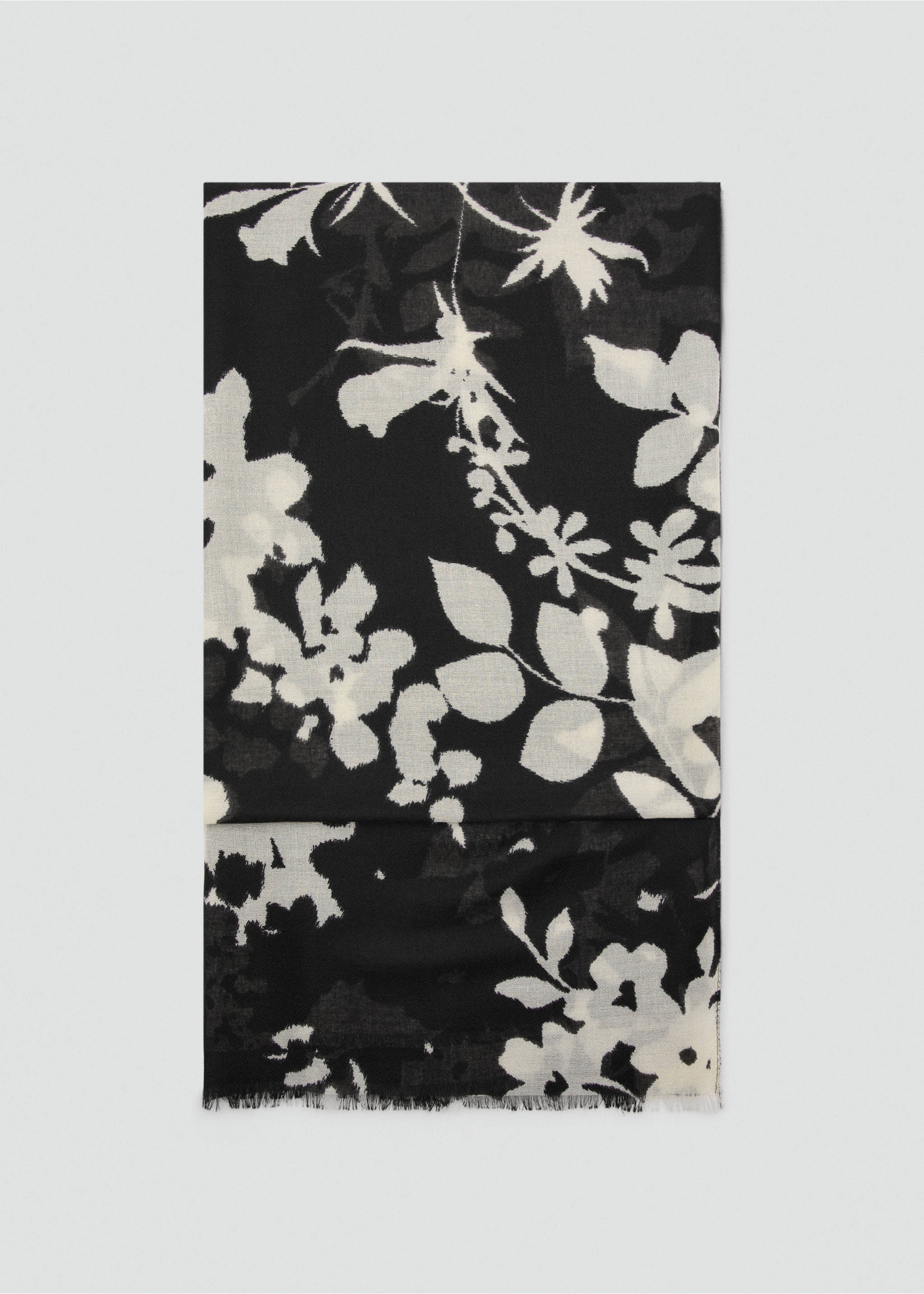 Printed scarf with frayed finishes - Article without model, Black. Ref: 37082534-00.