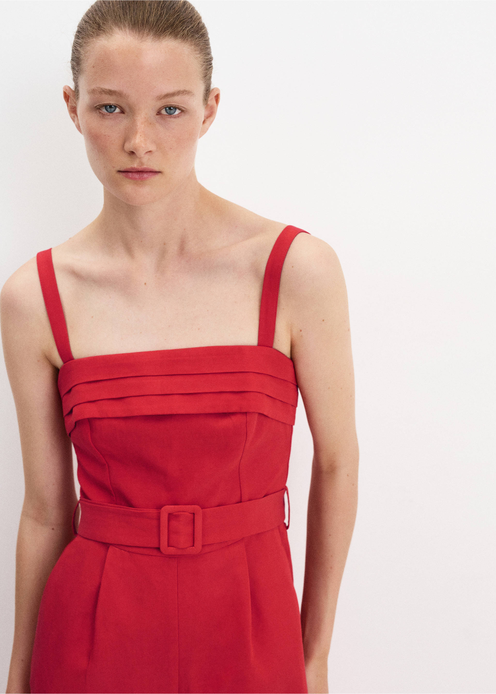 Belt linen jumpsuit - Details of the article 1, Red. Ref: 37082539-00.
