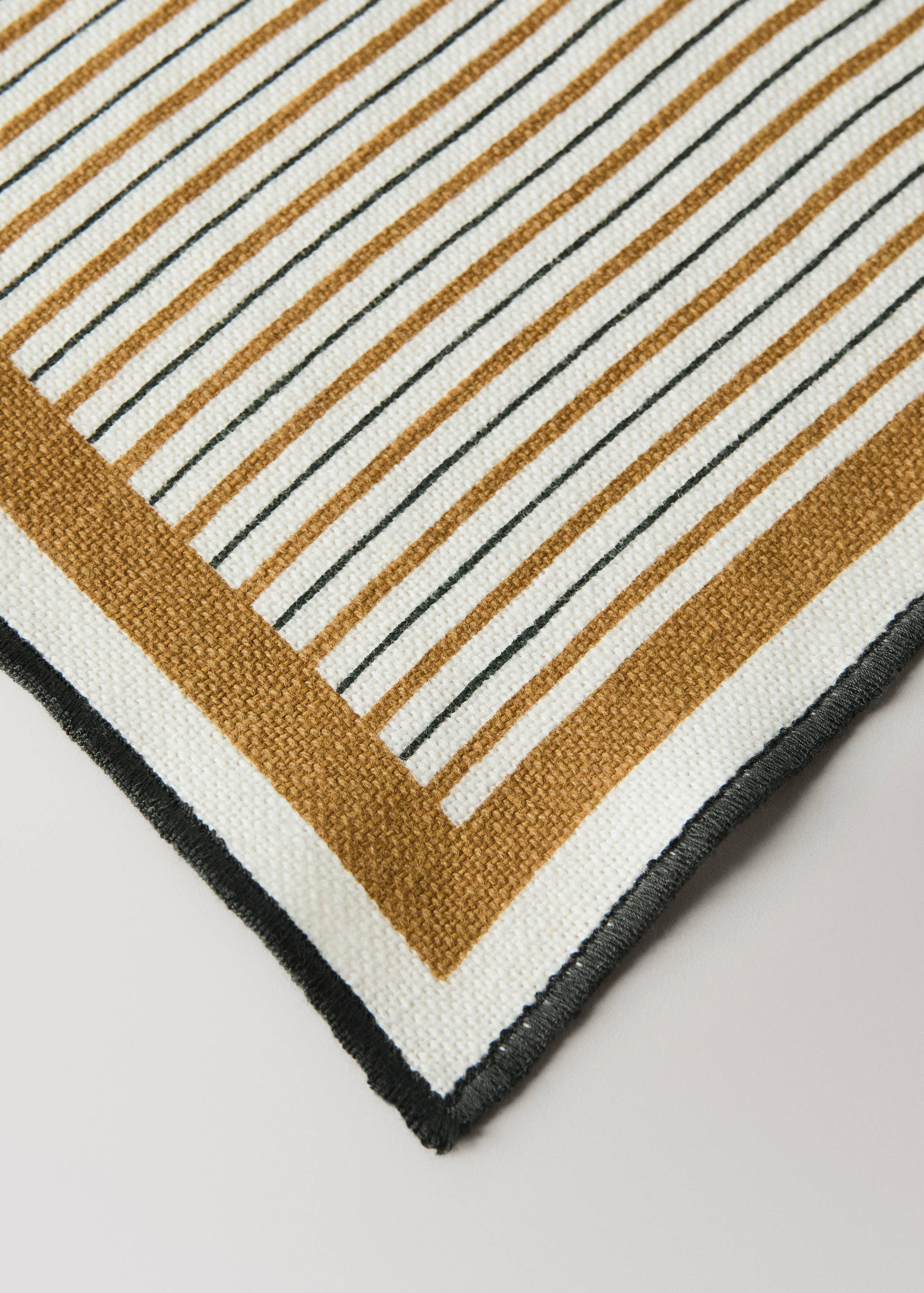 Striped linen and cotton placemat with overlock stitching - Details of the article 1