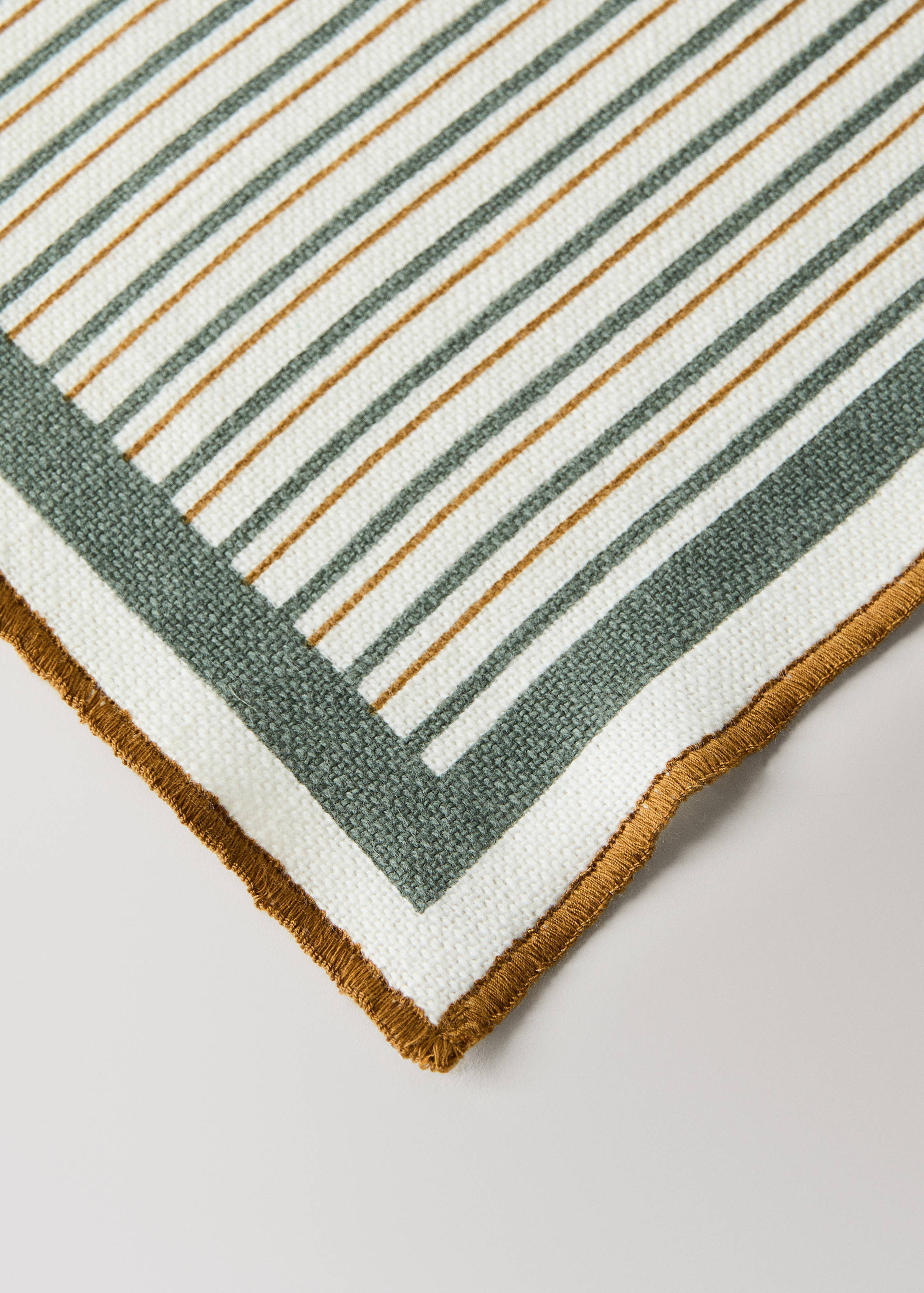 Striped linen and cotton placemat with overlock stitching - Details of the article 1