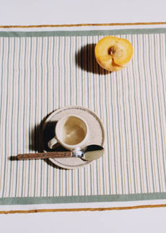 Striped linen and cotton placemat with overlock stitching — Green 4