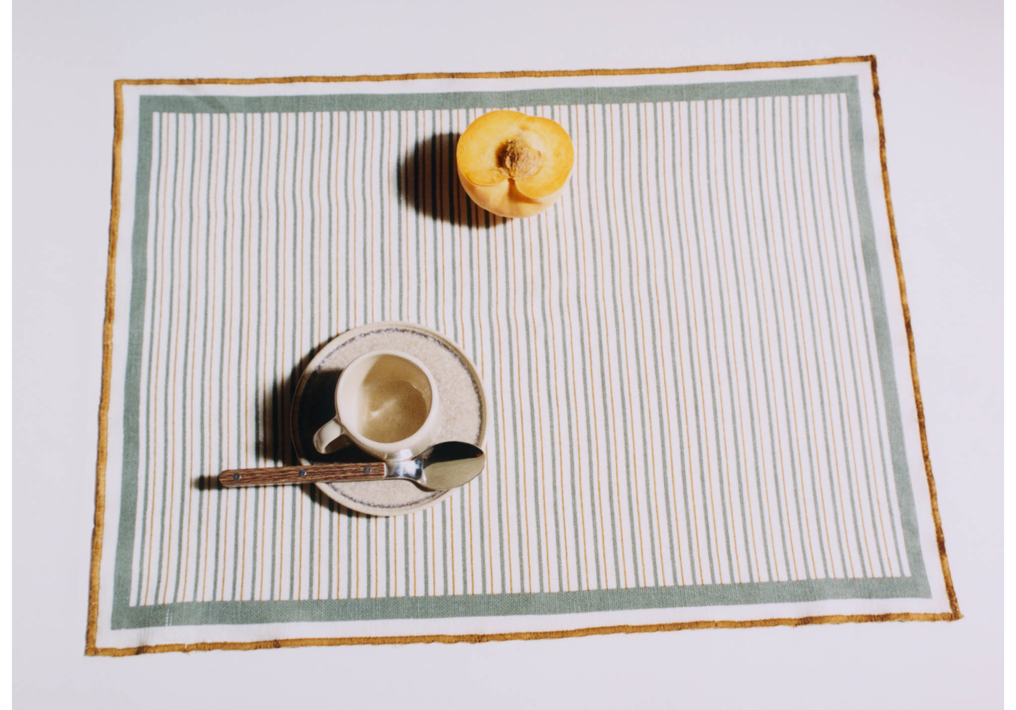 Striped linen and cotton placemat with overlock stitching - Panoramic plane