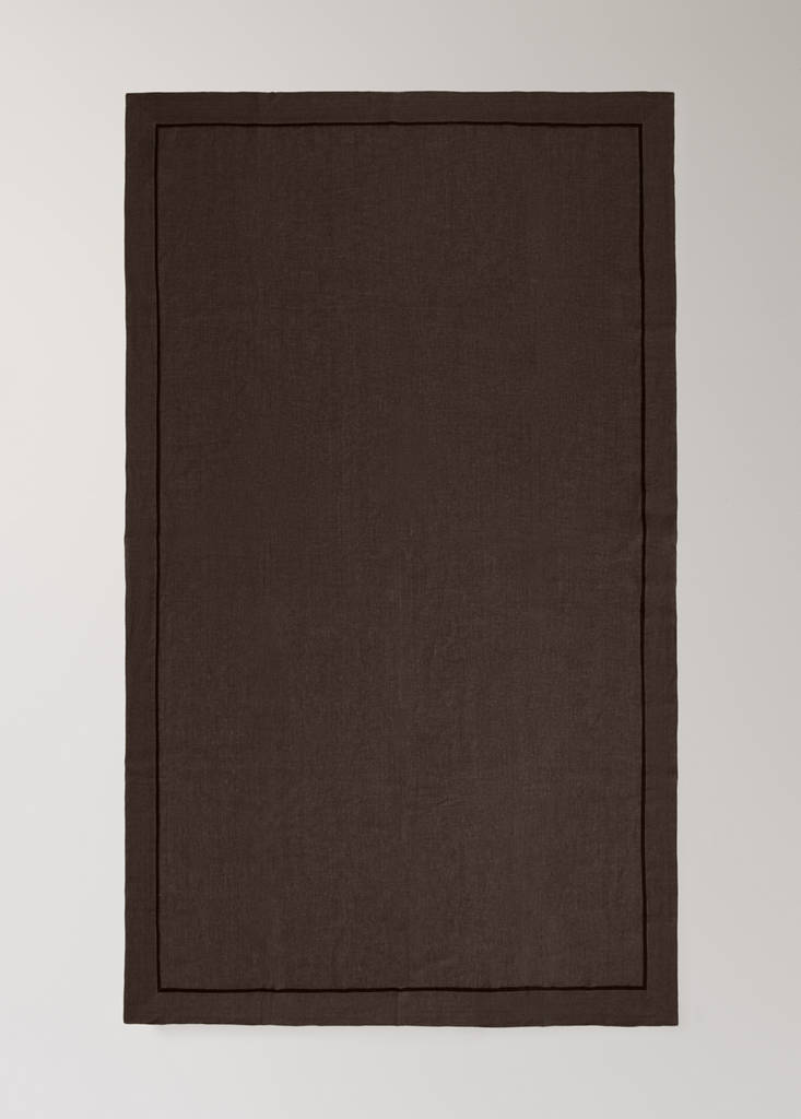Melange linen tablecloth with contrast trim for 6 to 8 guests — Brown