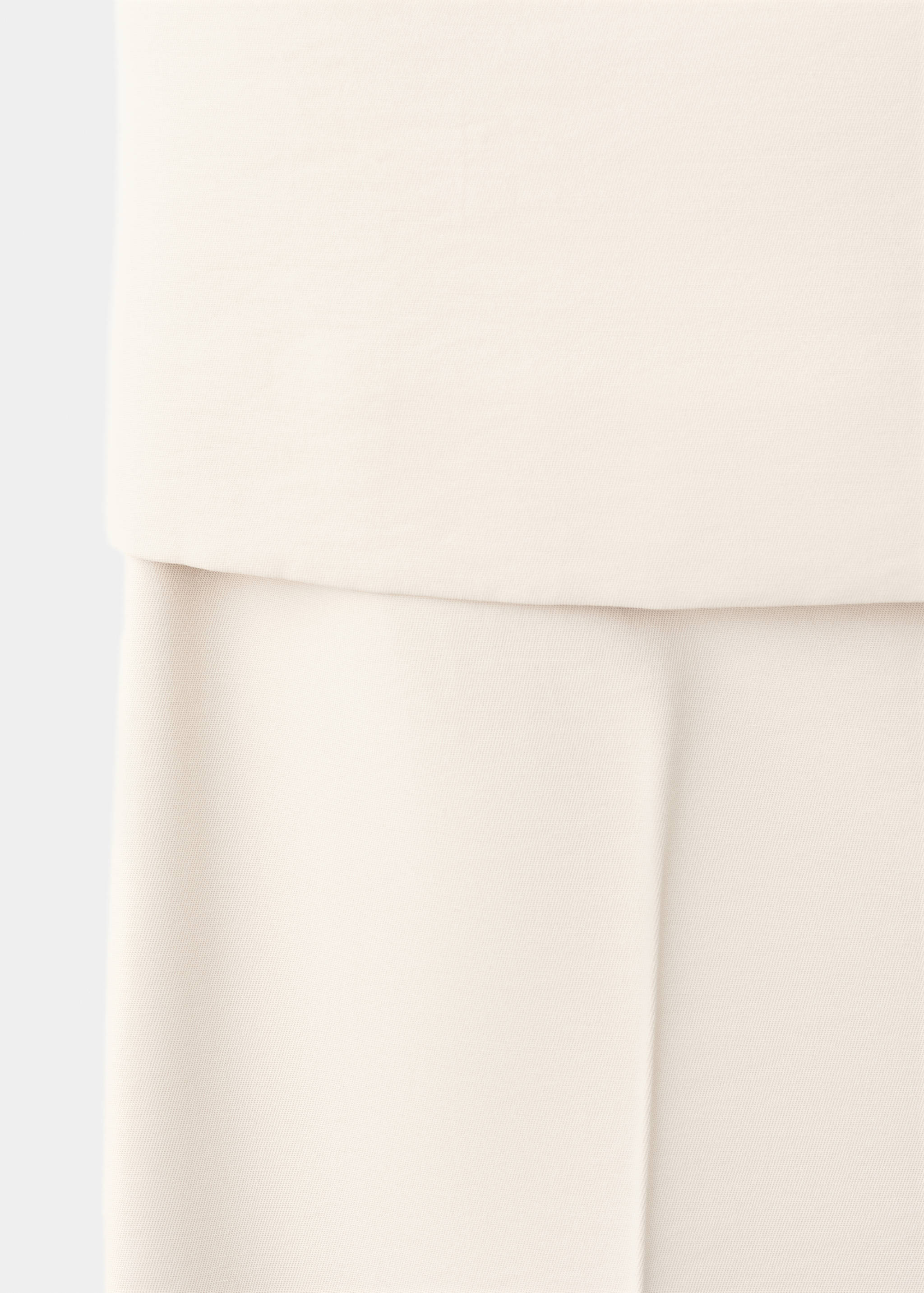 Halter jumpsuit with contrasting details - Details of the article 0