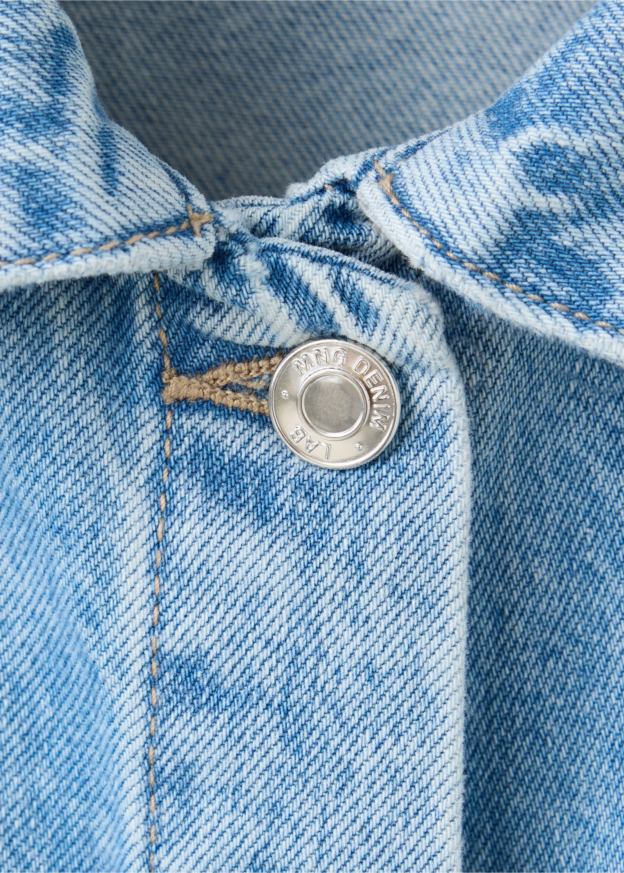 Basic denim jacket - Details of the article 8, Medium Blue. Ref: 37082901-00.