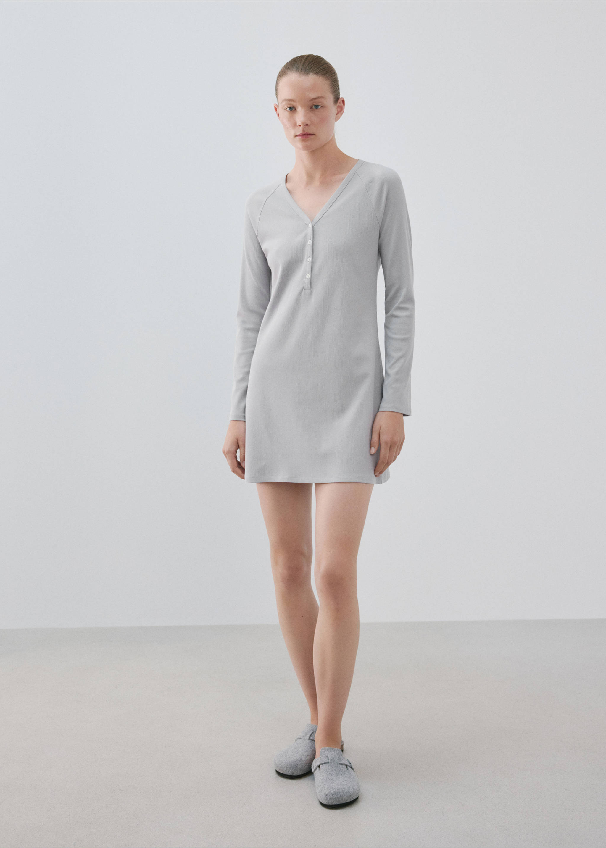 Camisón algodón viscosa escote pico - Plano general, Gris. Ref: 37082914-00.