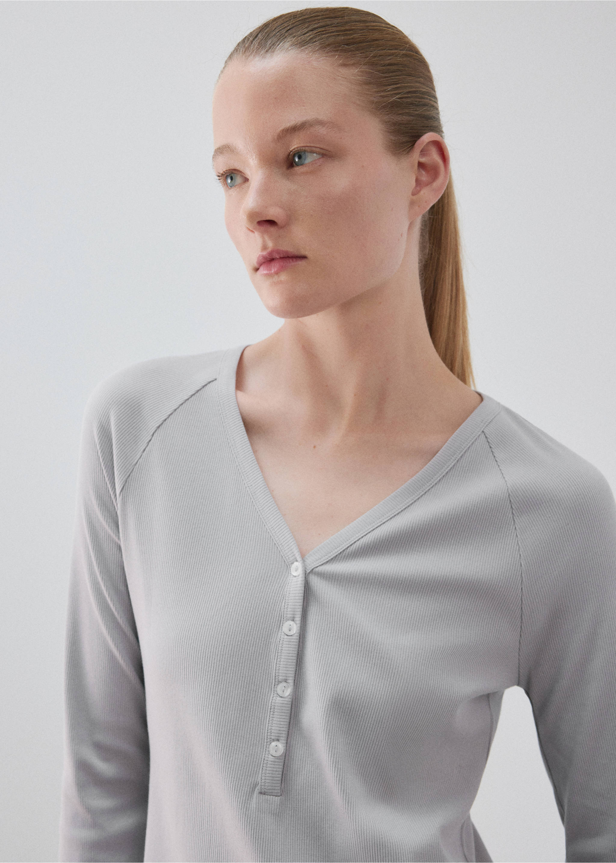Camisón algodón viscosa escote pico - Detalle del artículo 1, Gris. Ref: 37082914-00.