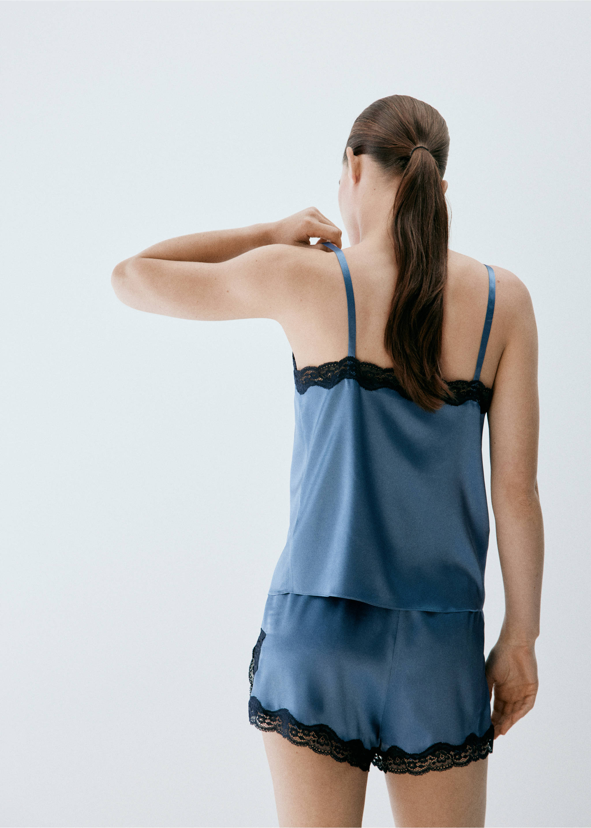 Silk shorts with contrasting lace trim - Reverse of the article, Blue. Ref: 37082916-00.