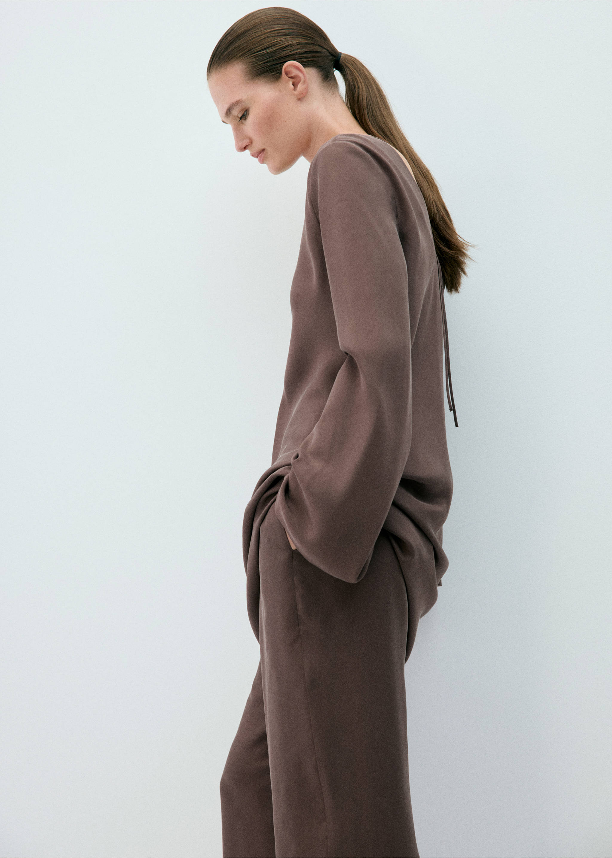 Nightgown 100% silk - Details of the article 2, Brown. Ref: 37082919-00.