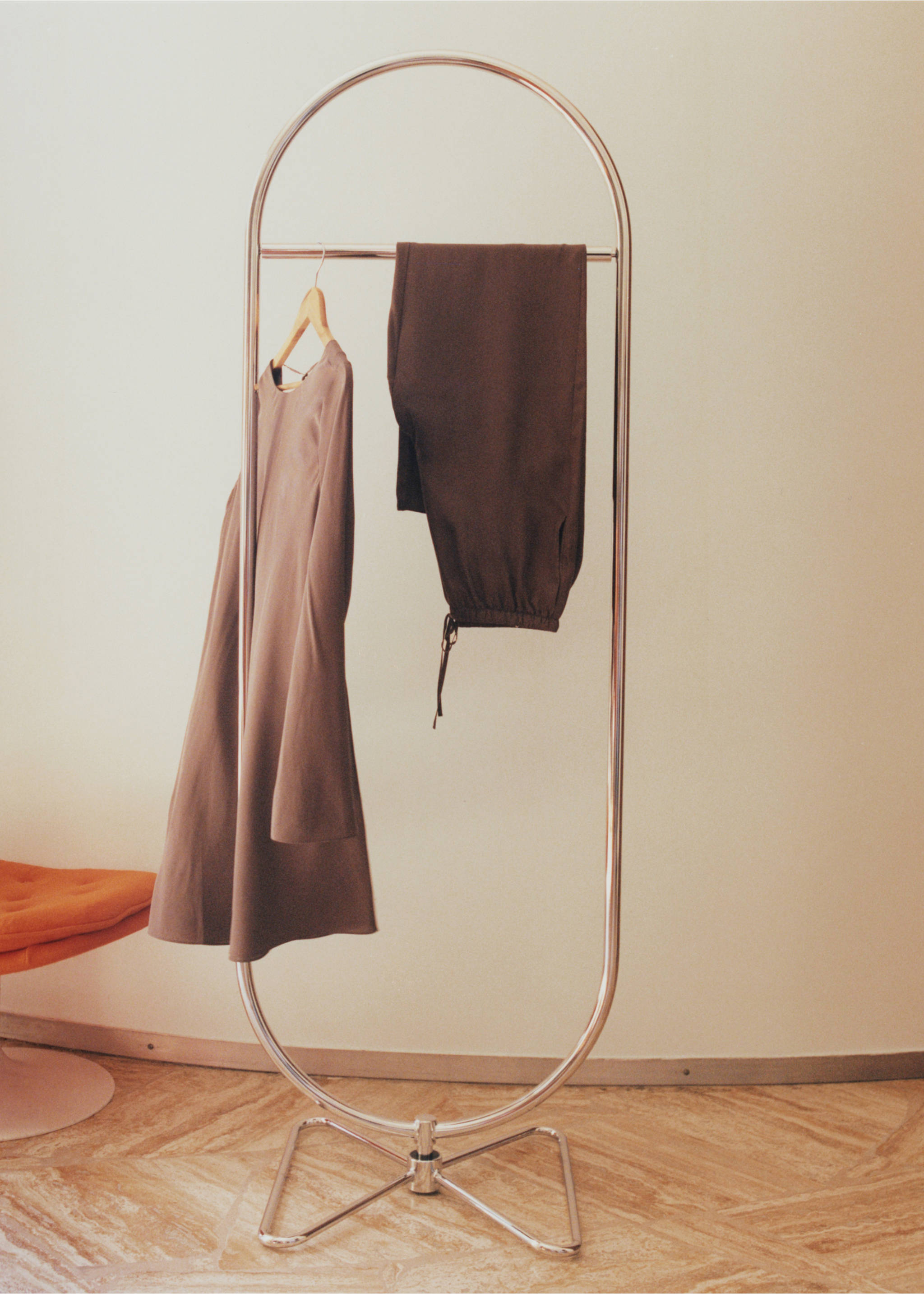 100% silk nightdress - Details of the article 5, Brown. Ref: 37082919-00.