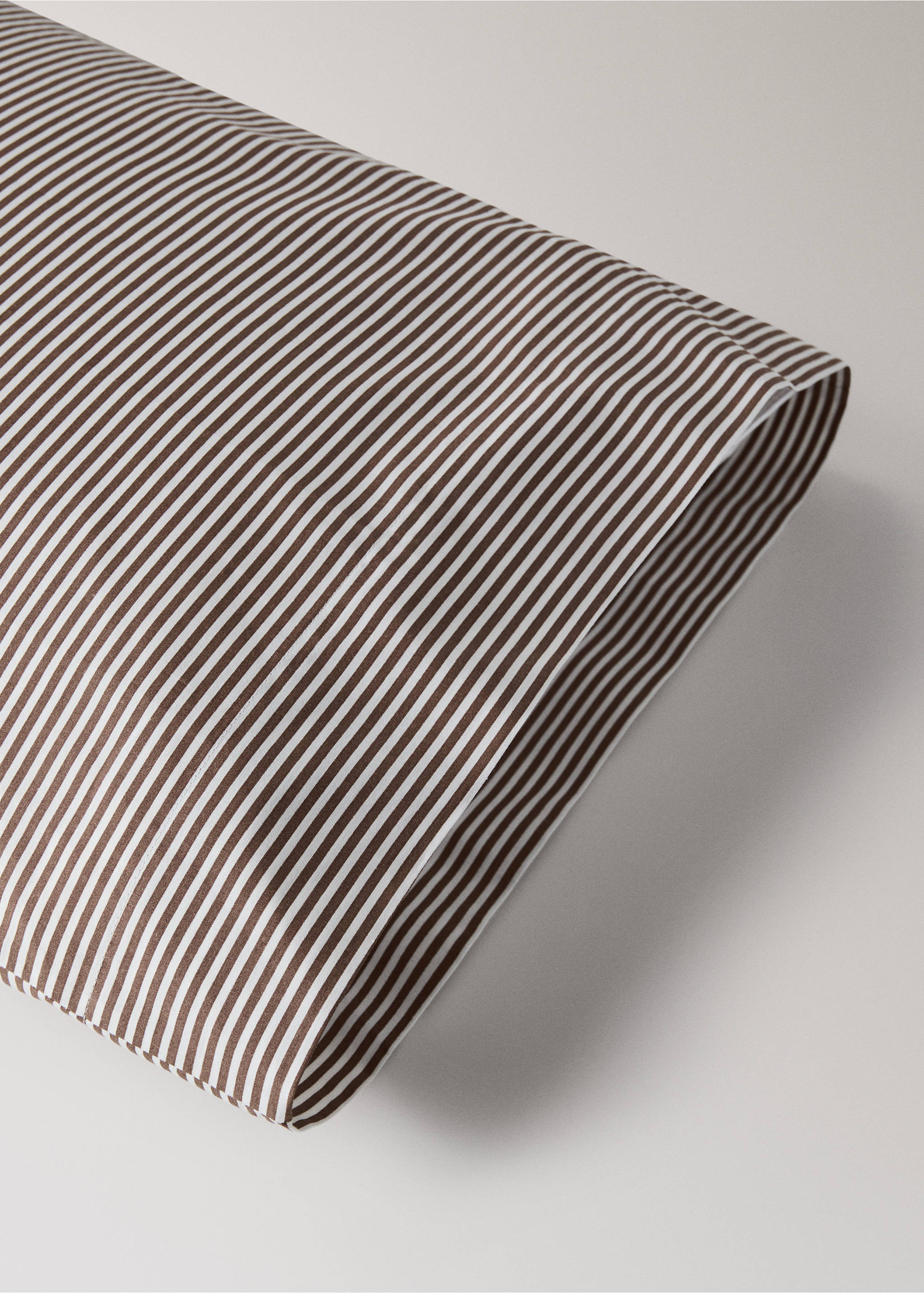 100% cotton percale striped pillowcase 45x110 cm - Details of the article 2, Coffee. Ref: 37082920-00.